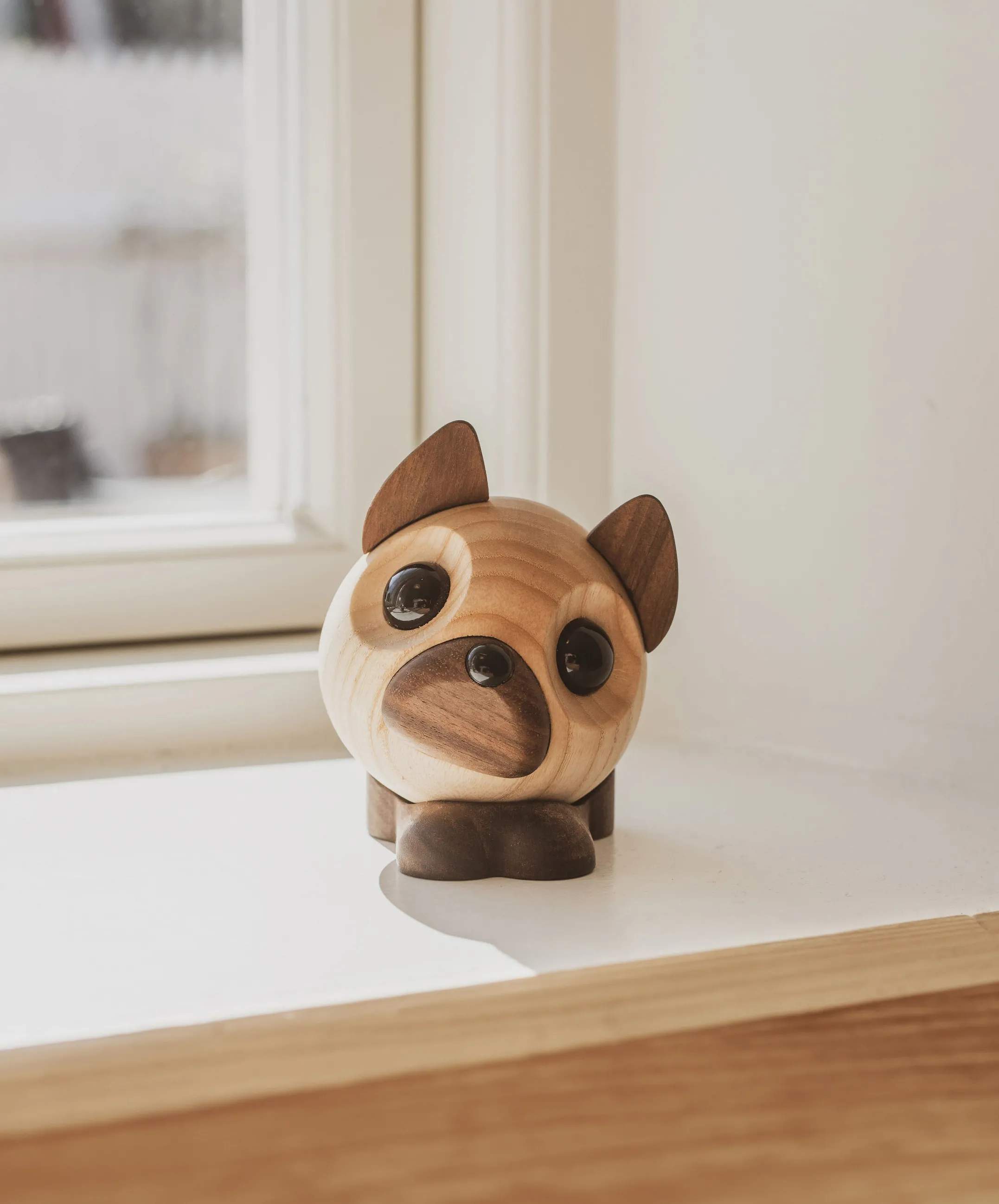 FableWood Dyrefigurer Pick Me Up Fransk Bulldog - Benny i Asketræ, 2