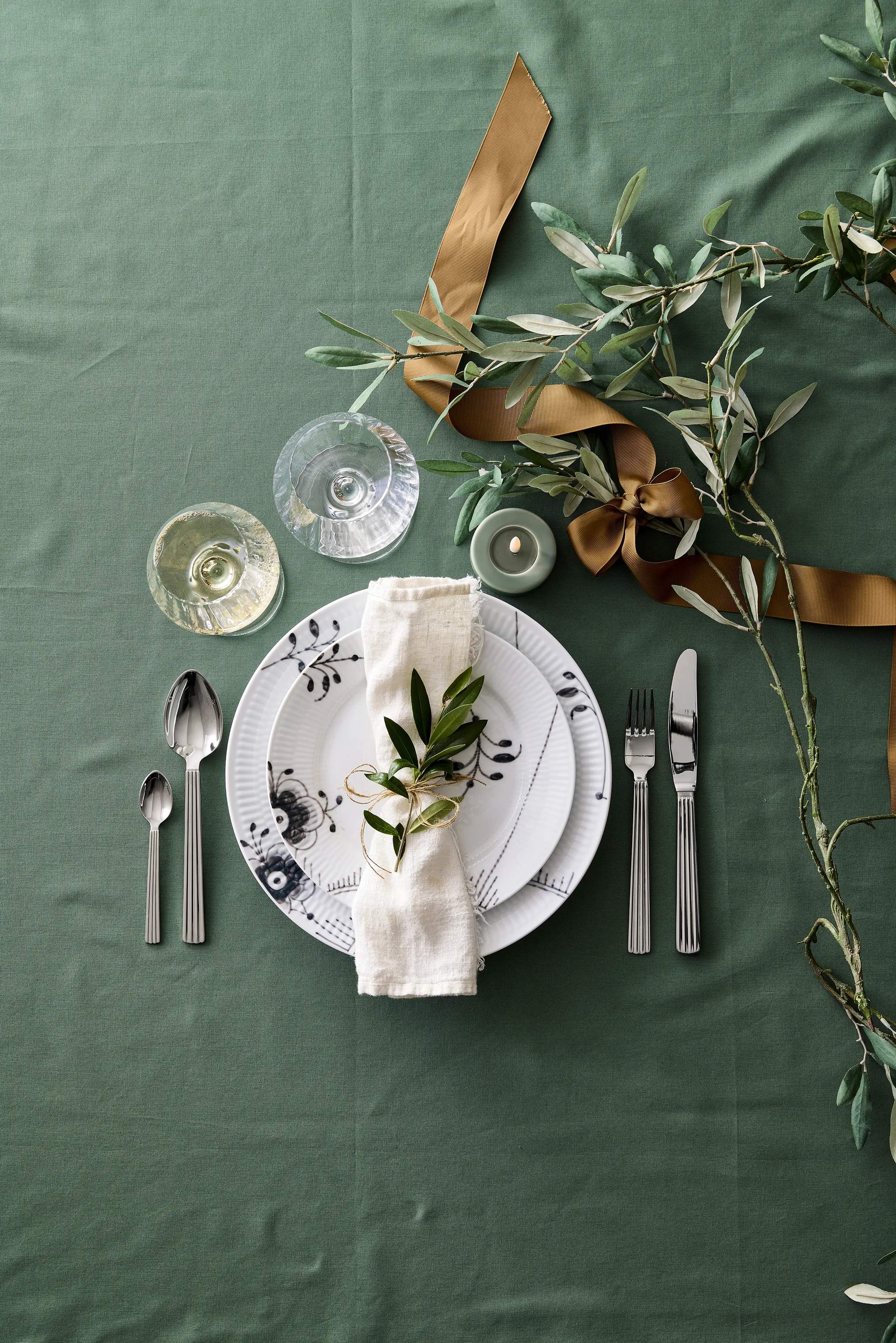 Royal Copenhagen Frokosttallerkener Sort Mega Riflet Frokosttallerken #2 - 2 stk. i Sort/hvid, 3