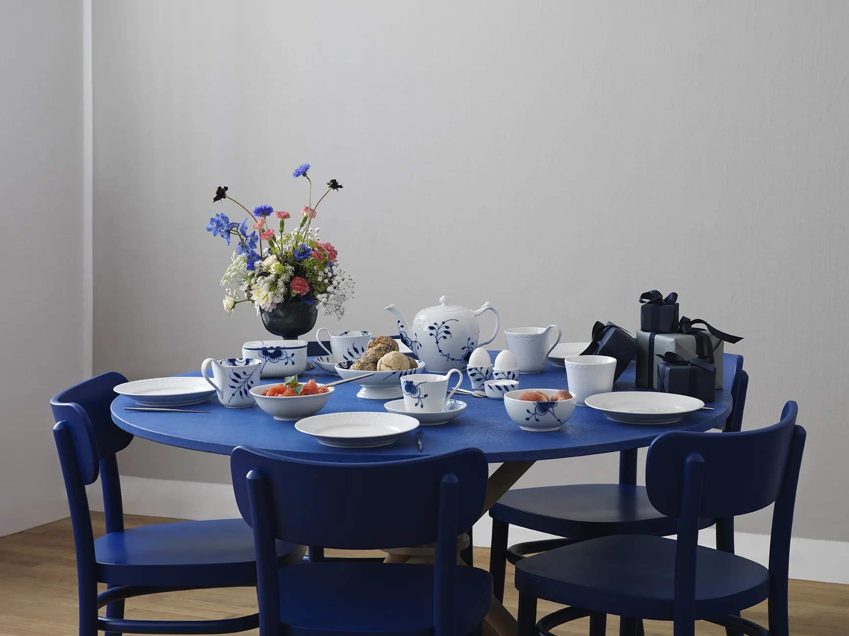 Royal Copenhagen Serveringsskåle Blå Mega Riflet Skål med fod, 3