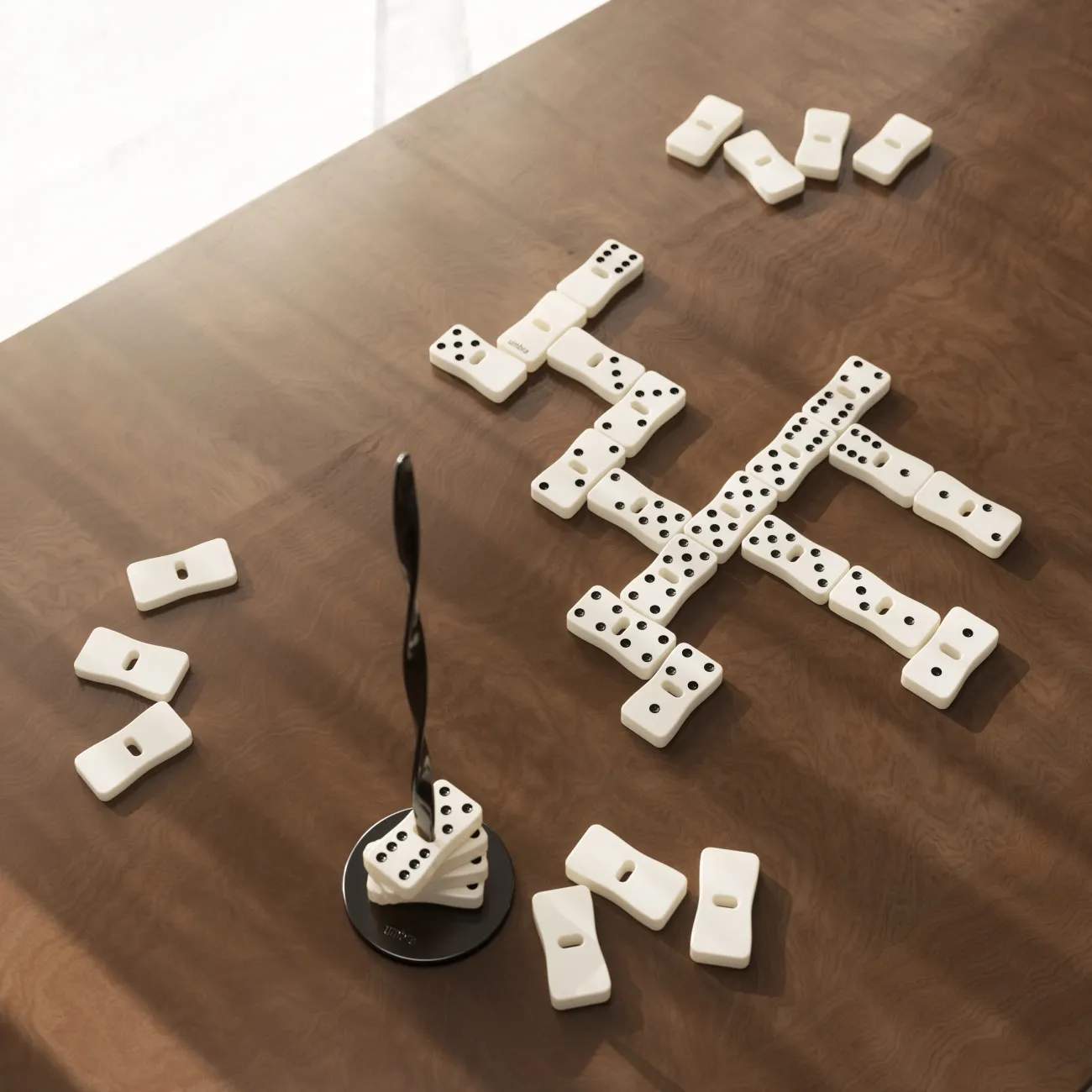 Umbra Spil Spintile Domino i Sort, 2