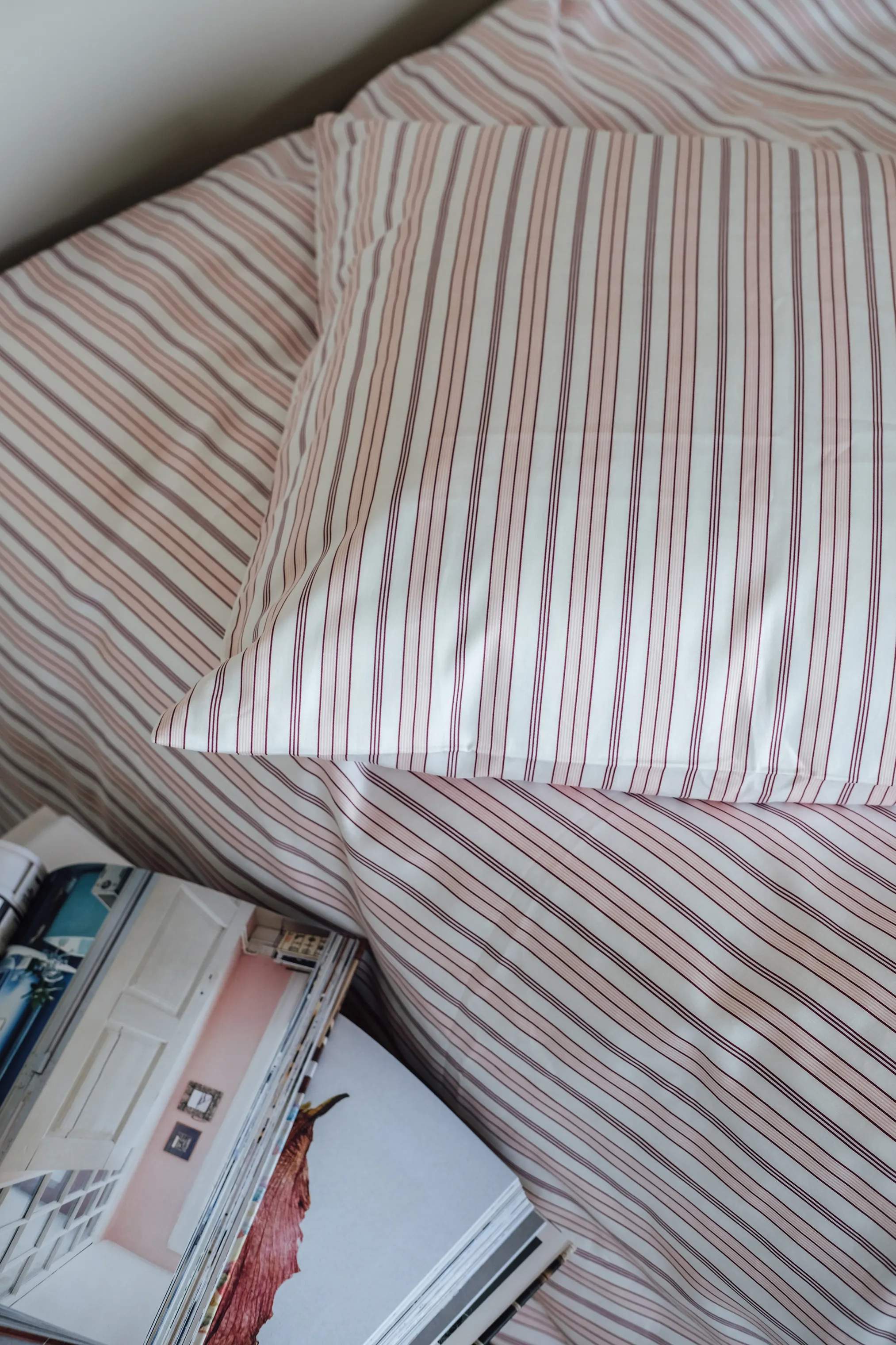CASA Living Sengetøj Strib Sengetøj i Lyserød, B140 x L200 cm, 3