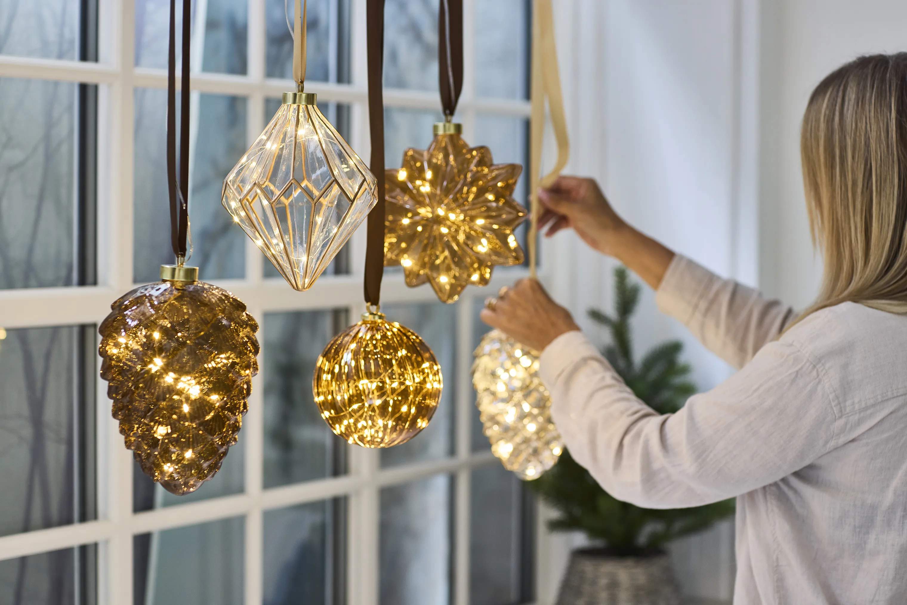 Casa Christmas Lysdekoration LED Ophæng - Kugle i brun kugle, 3