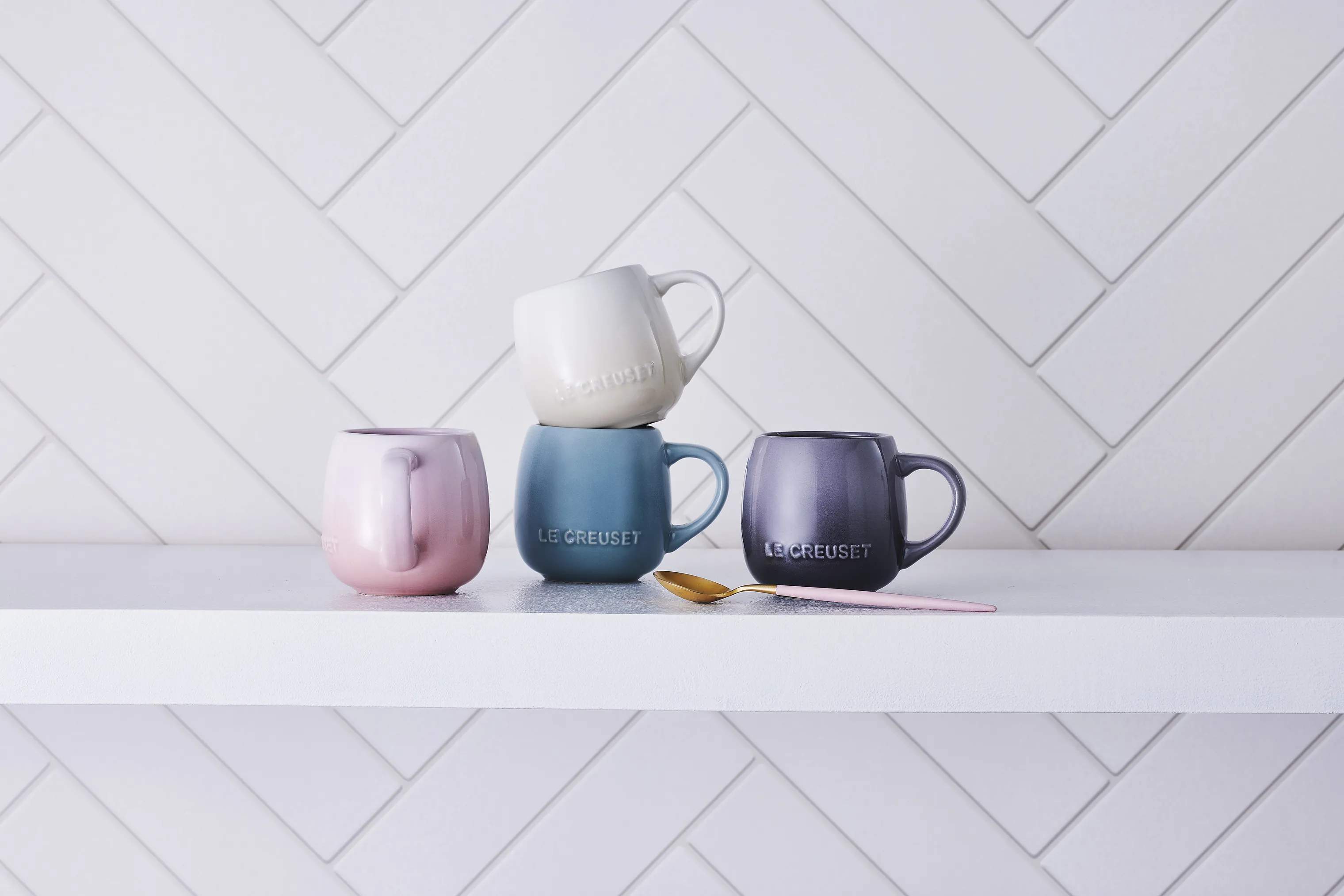 Le Creuset Krus og kopper med hank Coupe Collection Coupe Krus i Shell Pink , 32 cl, 2