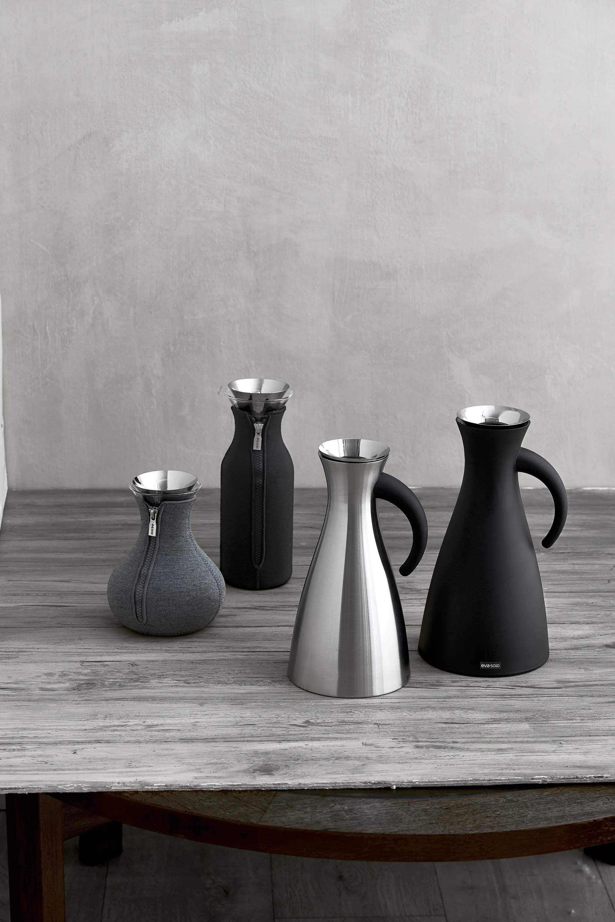 Eva Trio Vandkarafler Woven Køleskabskaraffel i Sort, 2