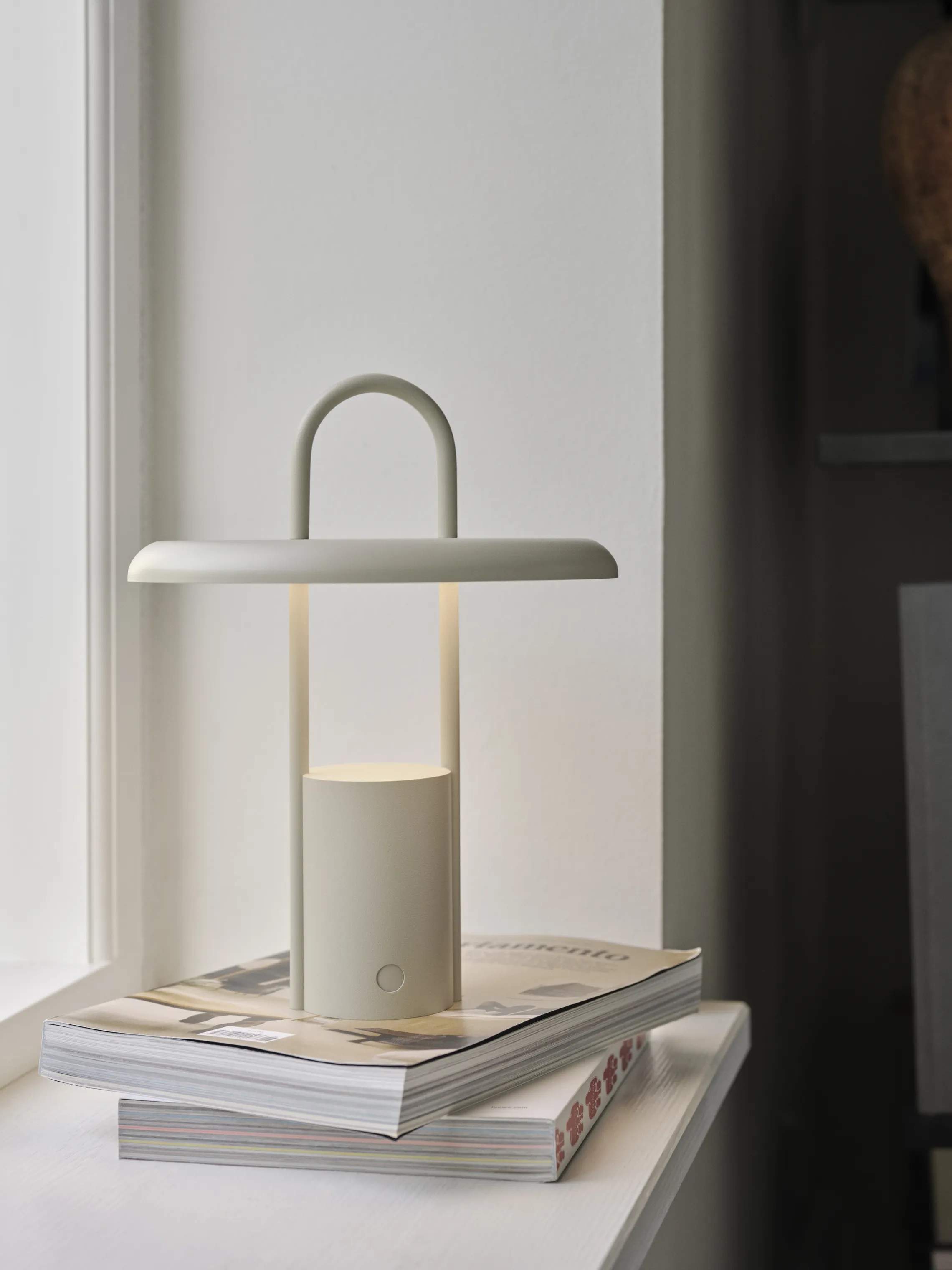 Stelton LED-lamper Pier Transportabel LED-lampe i Beige, 25 cm, 2