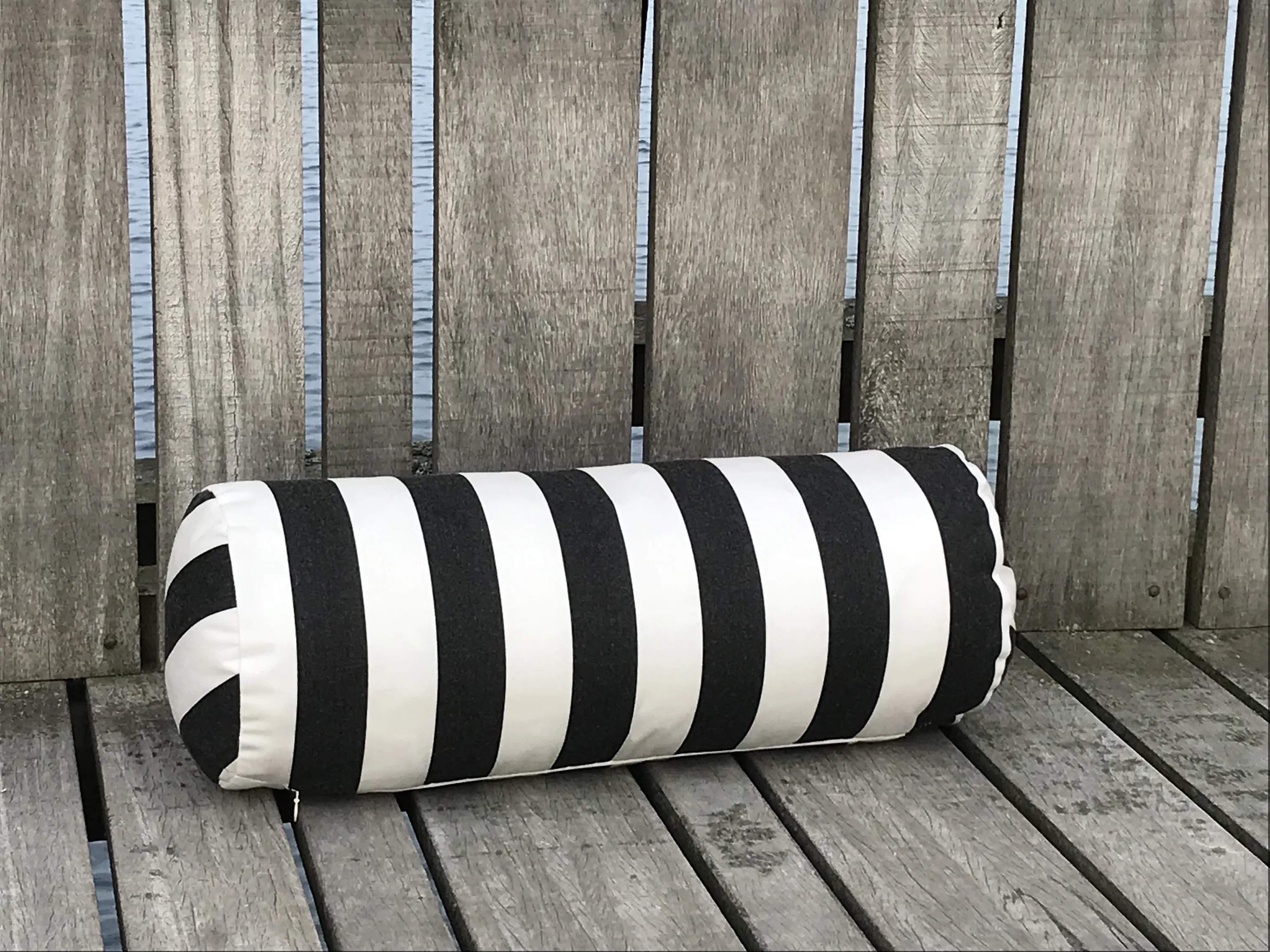 TRIMM Copenhagen Havehynder Tube Pude i Graphite/hvid, H42 x B80 cm, 2