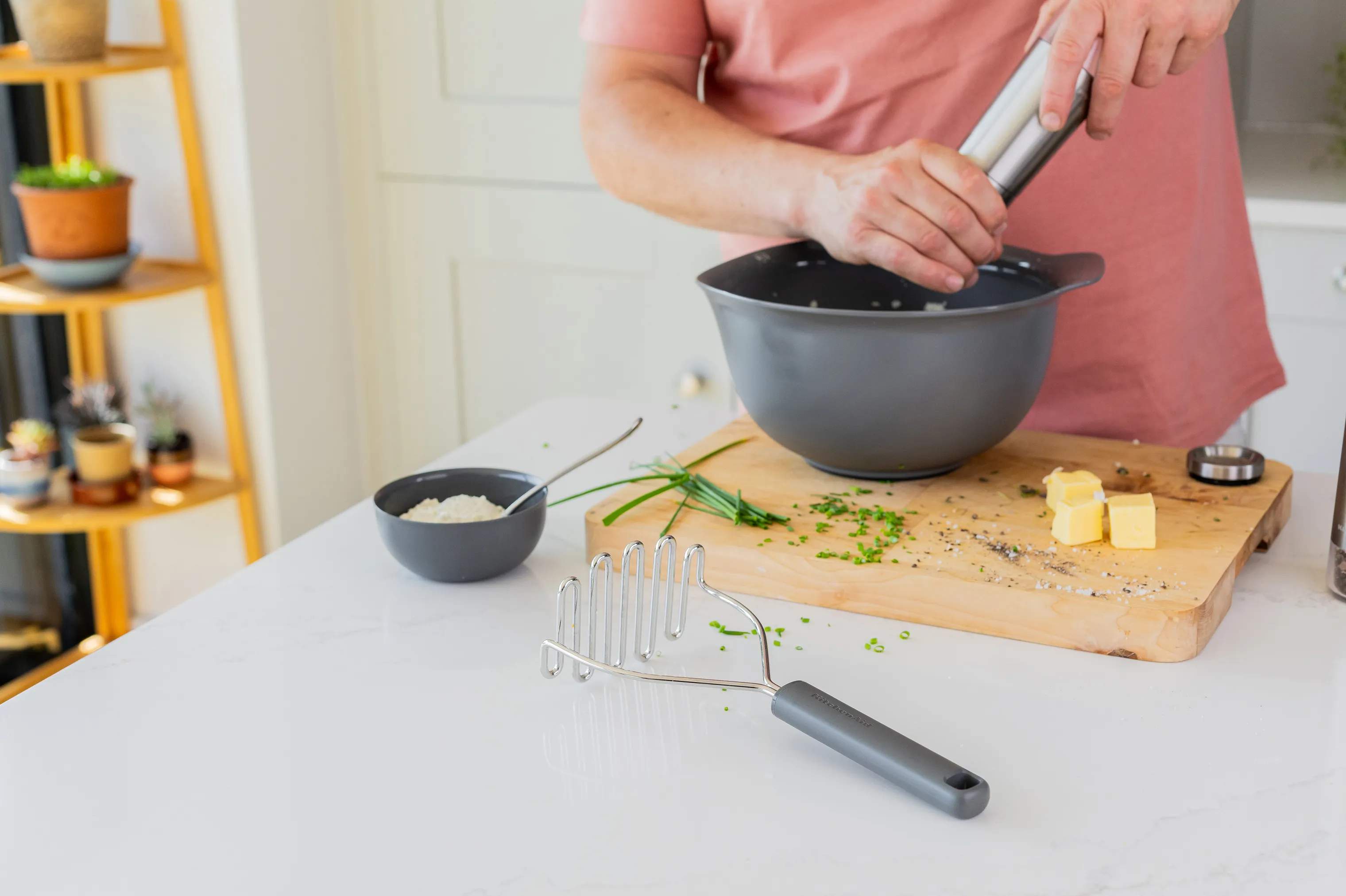 KitchenAid Kartoffelstampere Classic Kartoffelmoser i Grå, 3