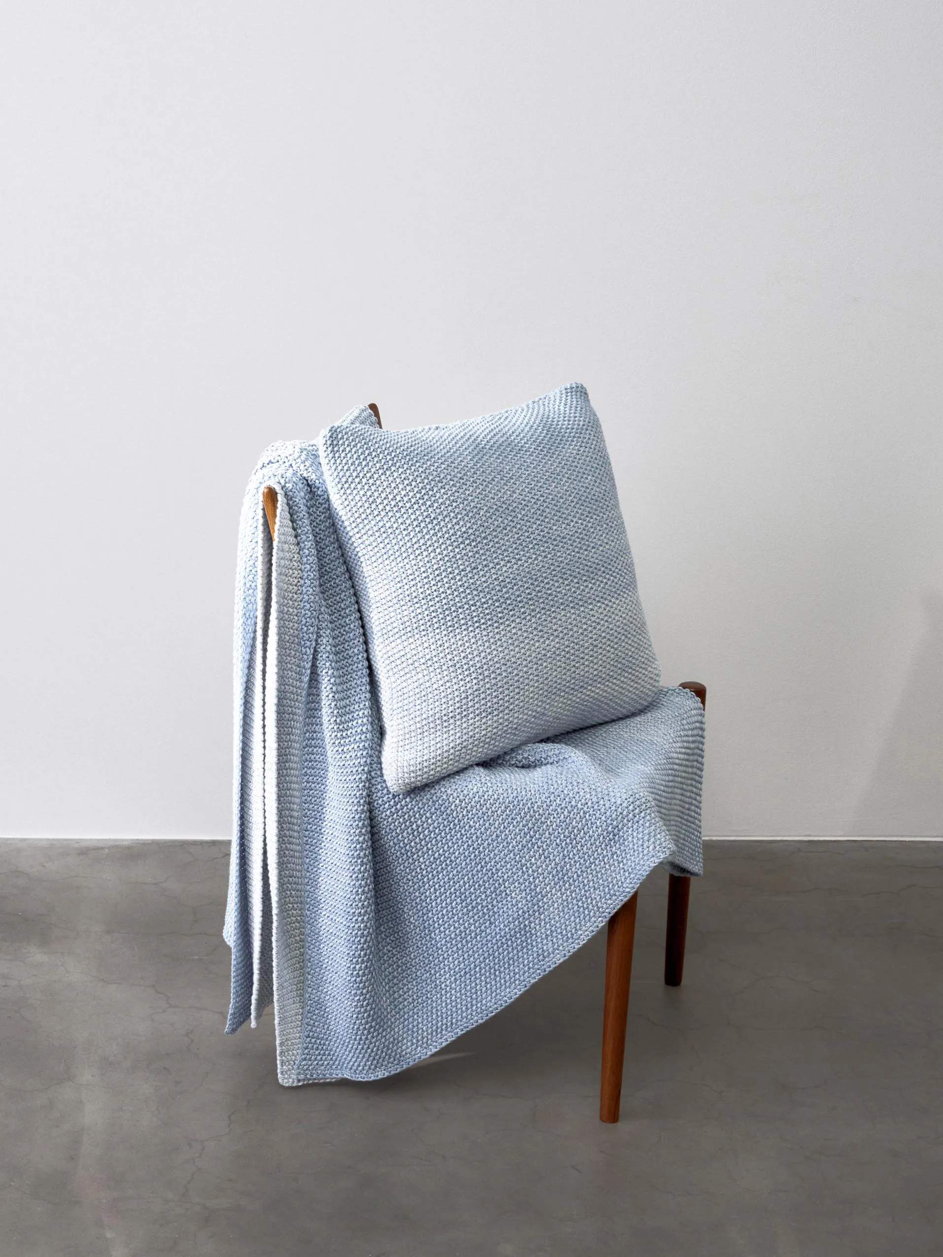 Essenza Pyntepuder Nordic Knit Pyntepude i Denim Blue, H13 x B50 x L50 cm, 2