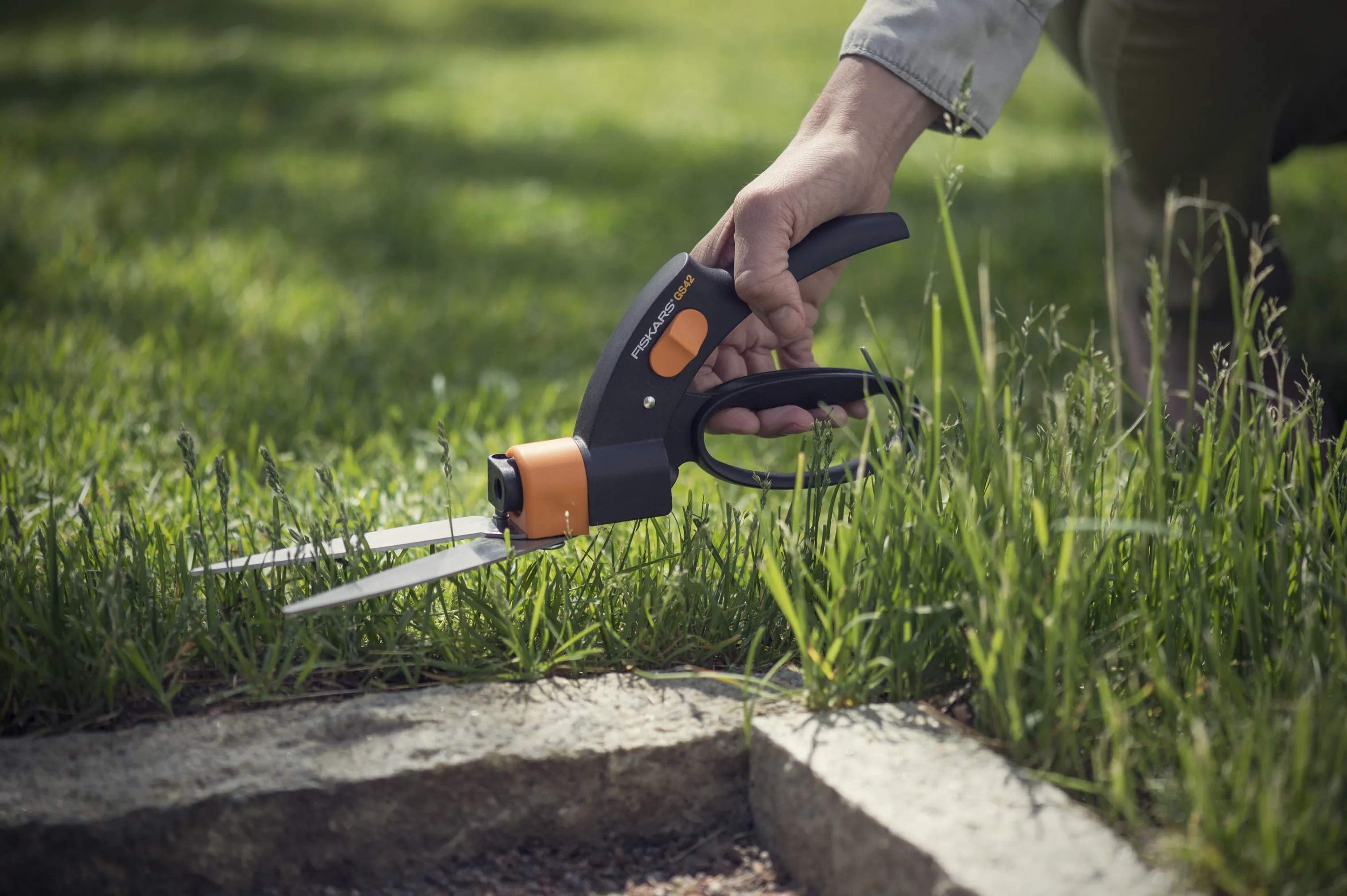 Fiskars Garden Haveredskaber Servo Græssaks GS42 i Sort/orange, 2