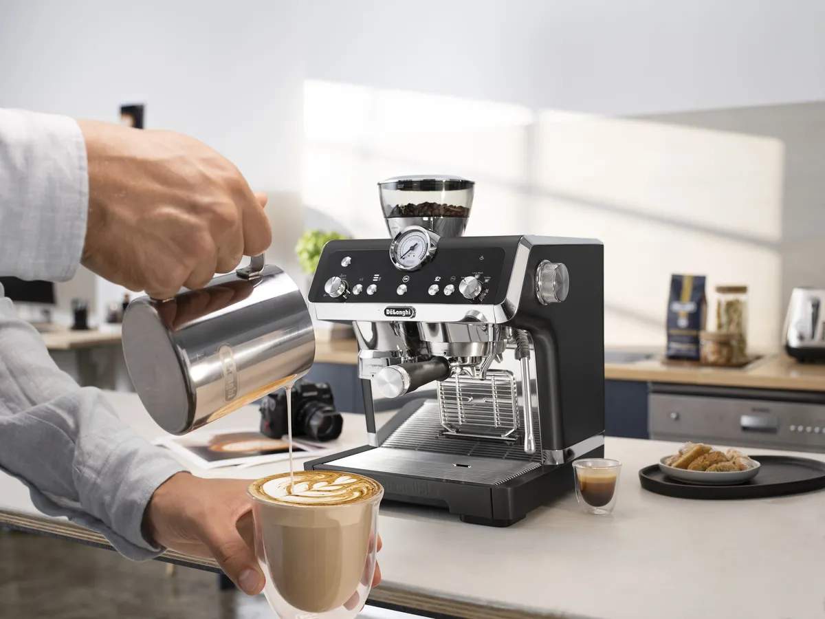 DeLonghi Espressomaskiner La Specialista Espressomaskine EC9355.BM i Mat sort, 2