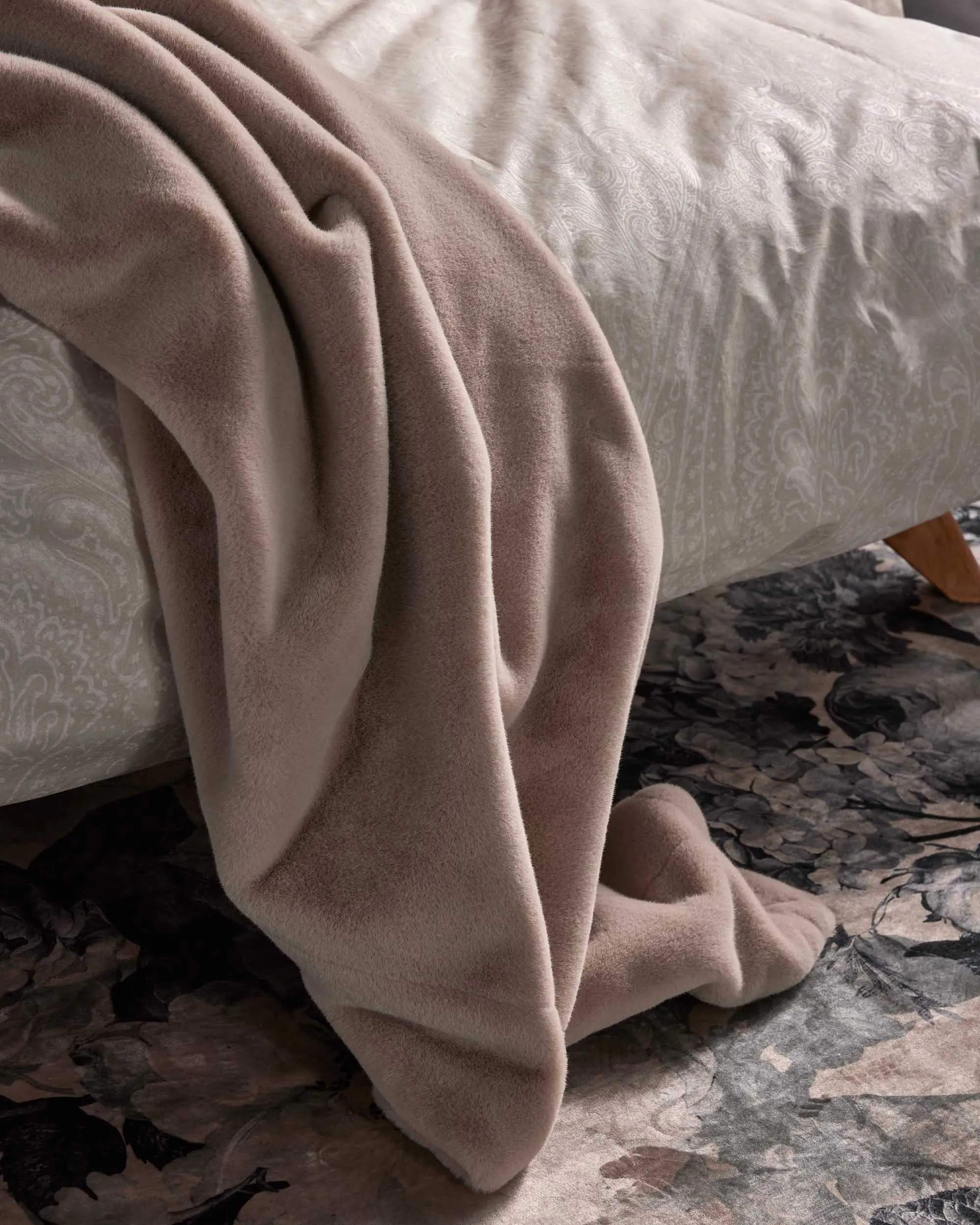 Essenza Plaider Furry Plaid i Oatmeal, B180 x L265 cm, 2
