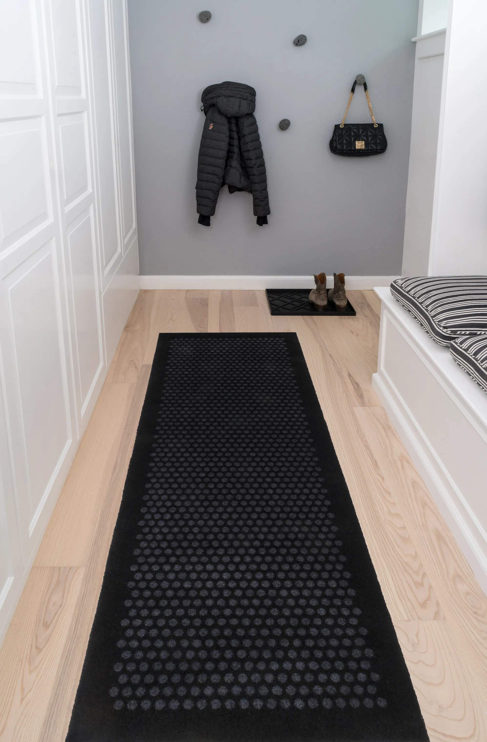 Tica Copenhagen Gulvtæpper Dot Gulvtæppe i Sort/grå, B67 x L200 cm, 3