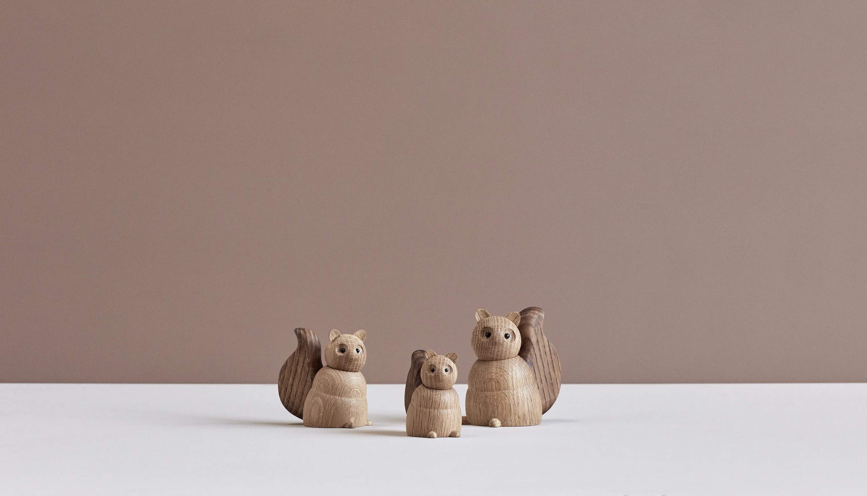Andersen Furniture Dyrefigurer Træfigur Squirrel Medium i 9 cm, 2