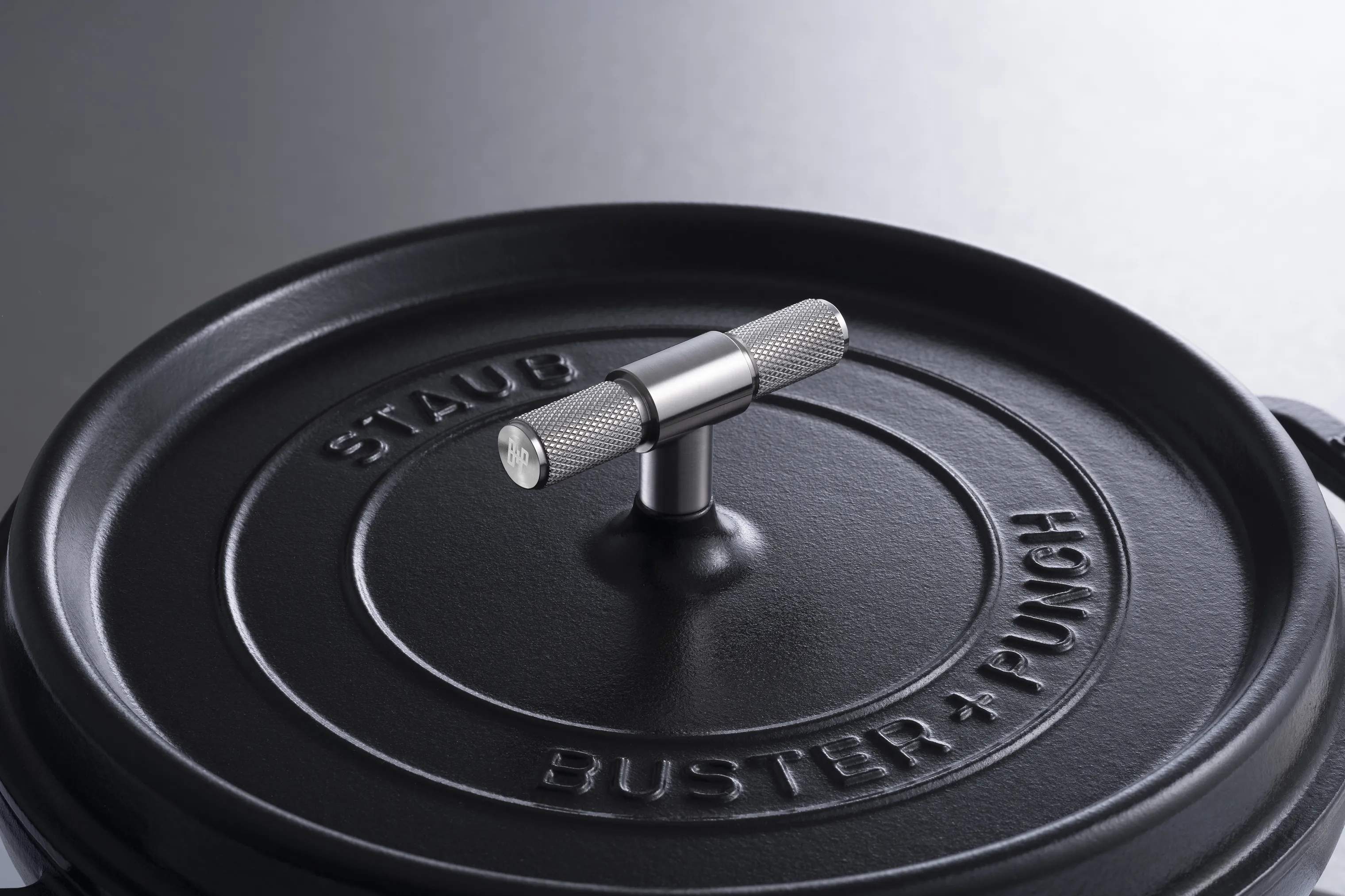 Staub Stegesøer Buster & Punch La Cocotte i Sort/sølvfarvet, 3.7 L, 3