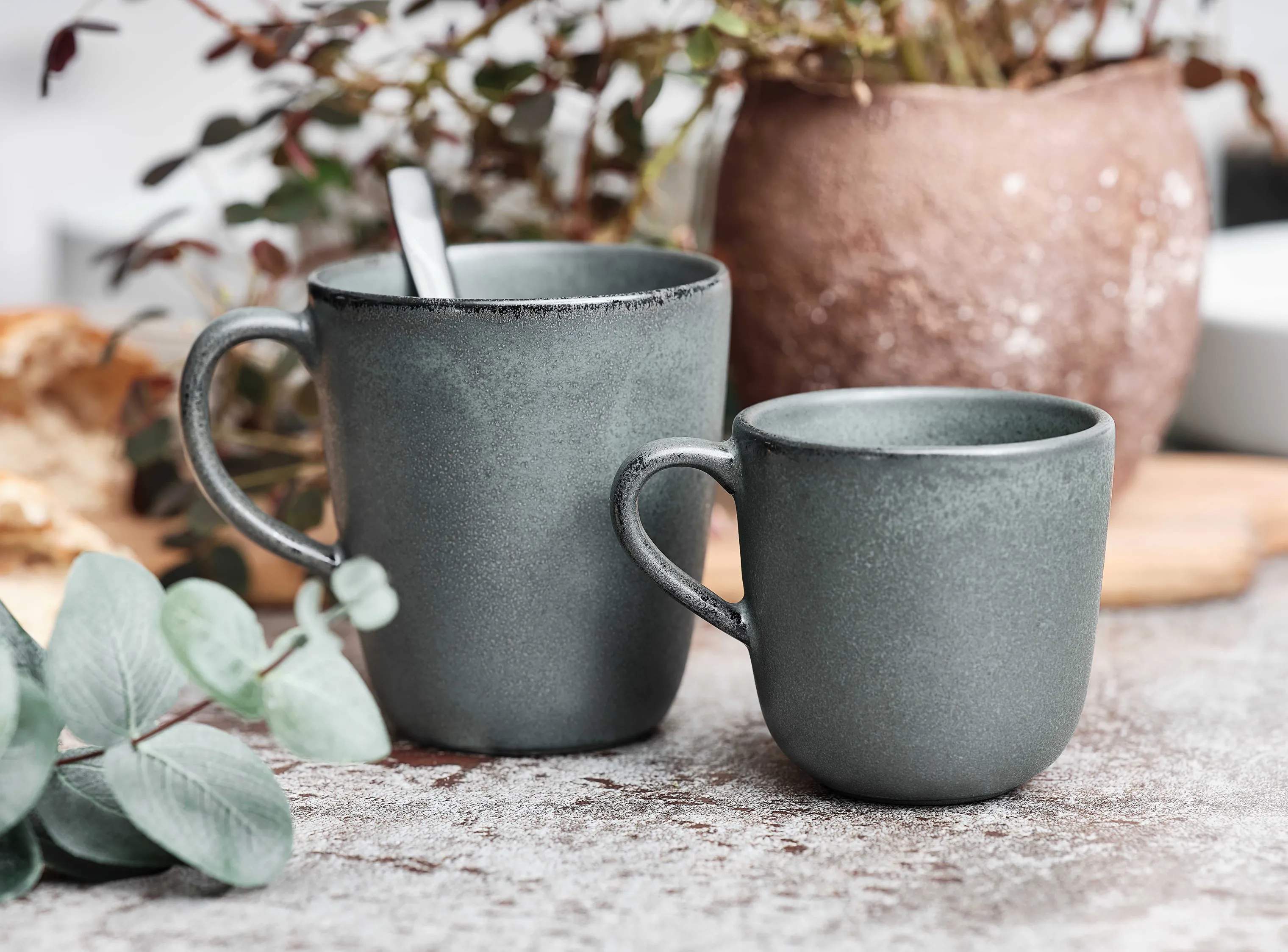 RAW by Aida Krus og kopper med hank Kaffekop i Northern Green, 2