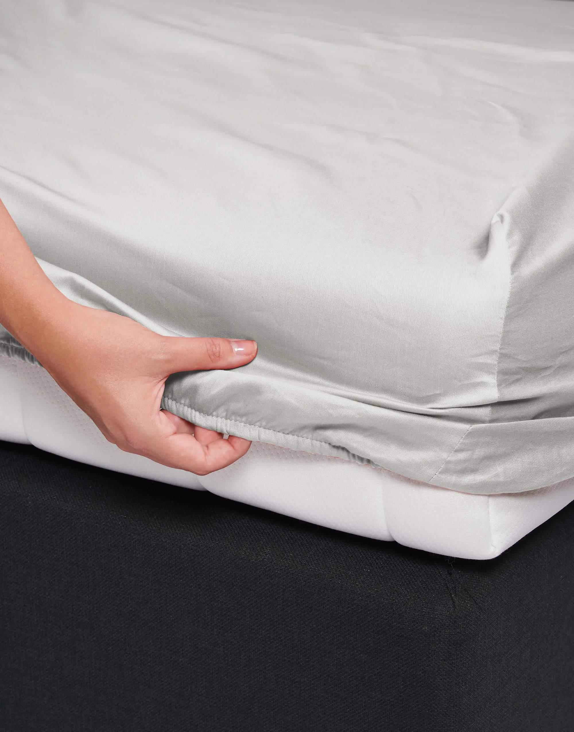 Essenza Lagner Satin Boxlagen i Sølvfarvet, B180 x L200 cm, 2