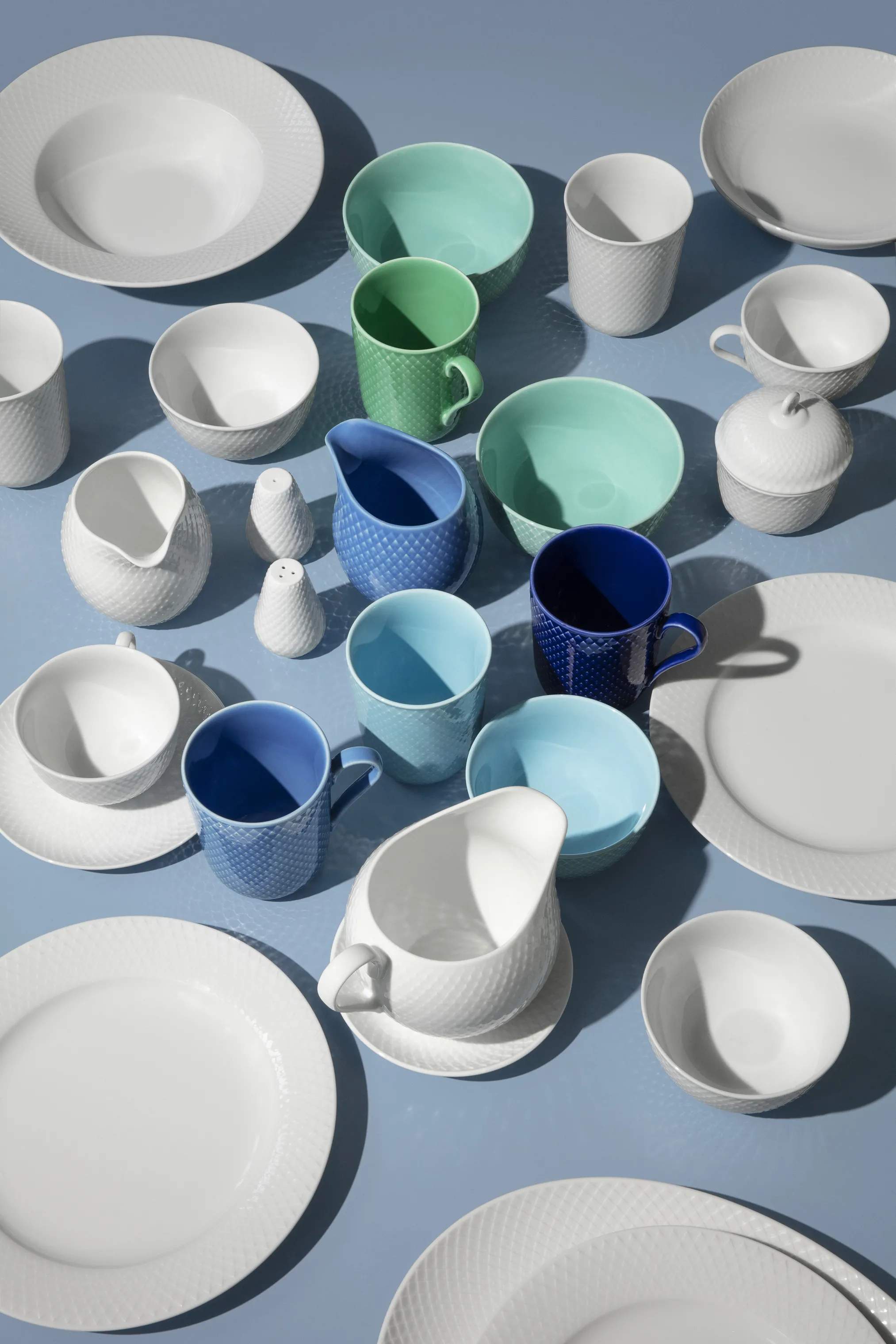 Lyngby Porcelæn Mælke- og flødekander Rhombe Color Mælkekande i Blå, 39 cl, 2