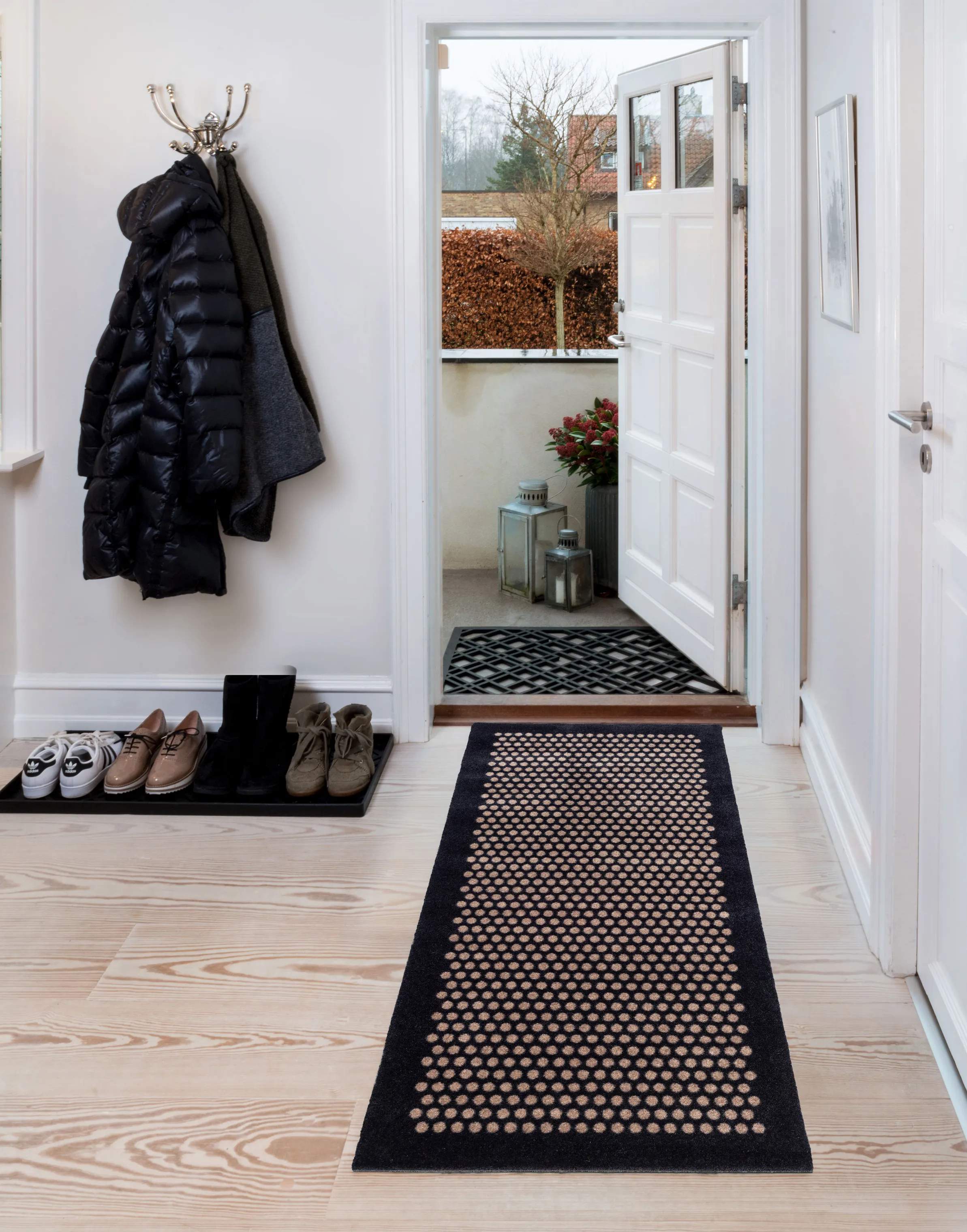 Tica Copenhagen Gulvtæpper Dot Gulvtæppe i Sort/sand, B67 x L150 cm, 3
