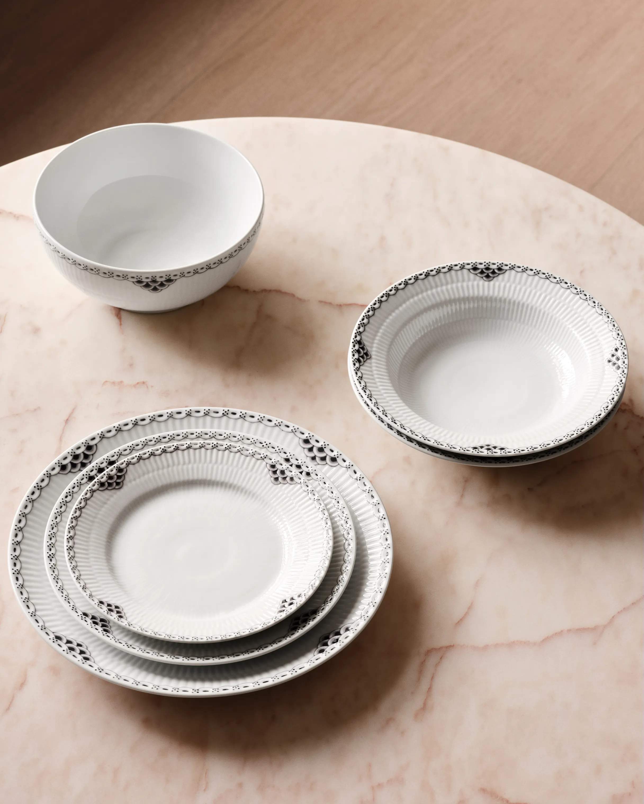 Royal Copenhagen Serveringsskåle Sort Riflet Blonde Skål i 18 cm, 2
