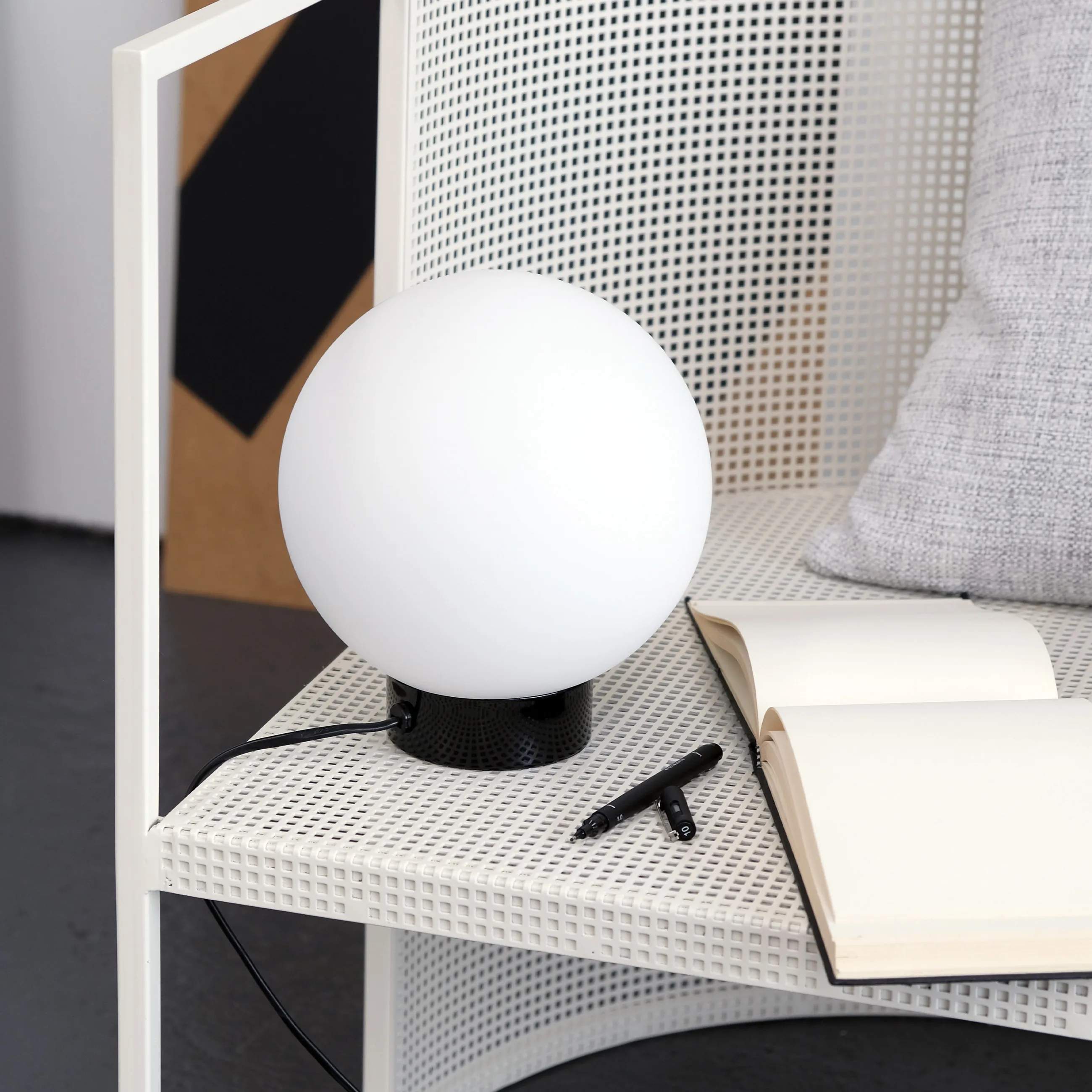 Dyberg Larsen Bordlamper Barcelona Bordlampe i Opal/ Sort, 2