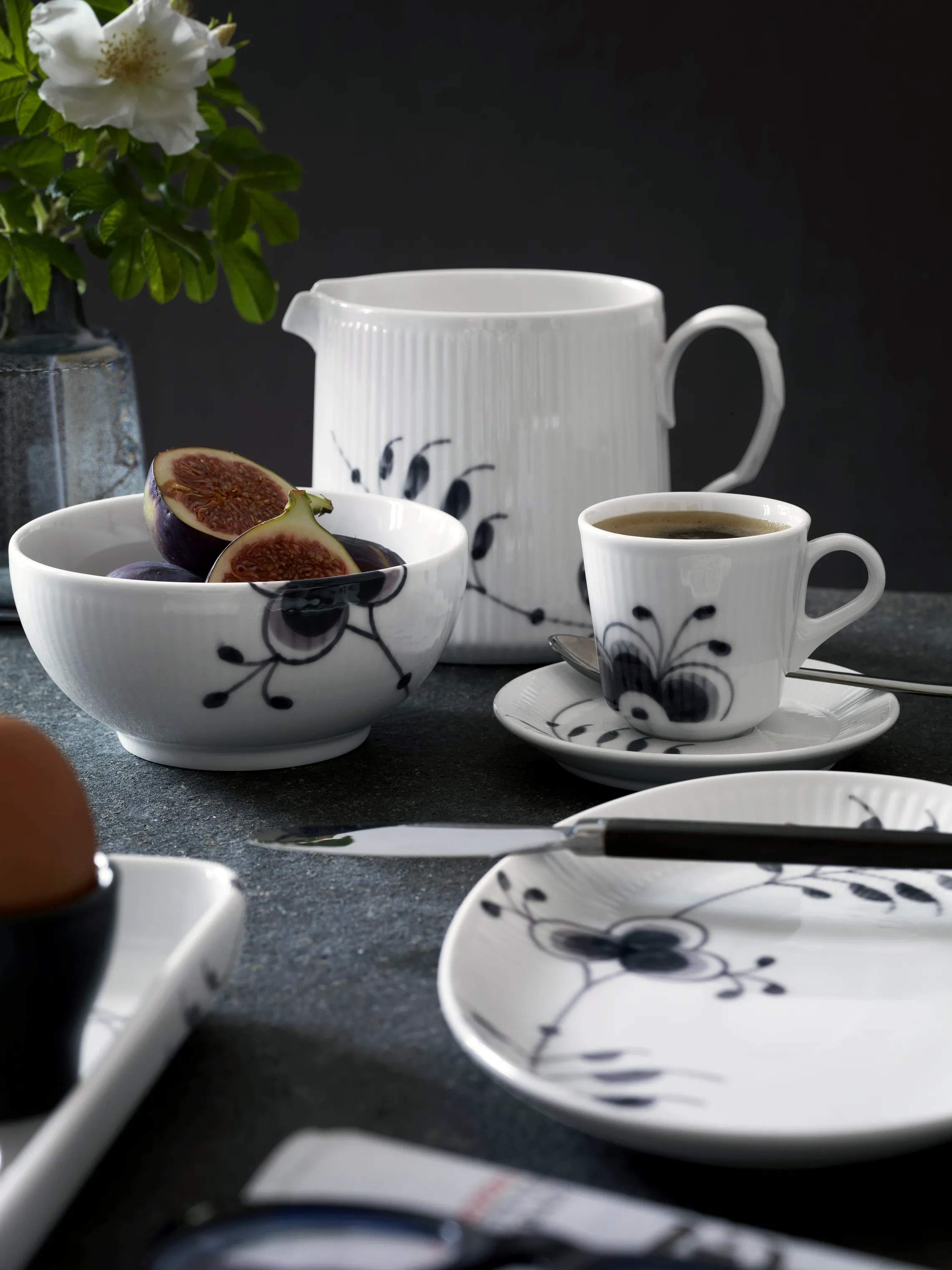 Royal Copenhagen Serveringsskåle Sort Mega Riflet Skål i Sort/hvid, 15 cm, 2