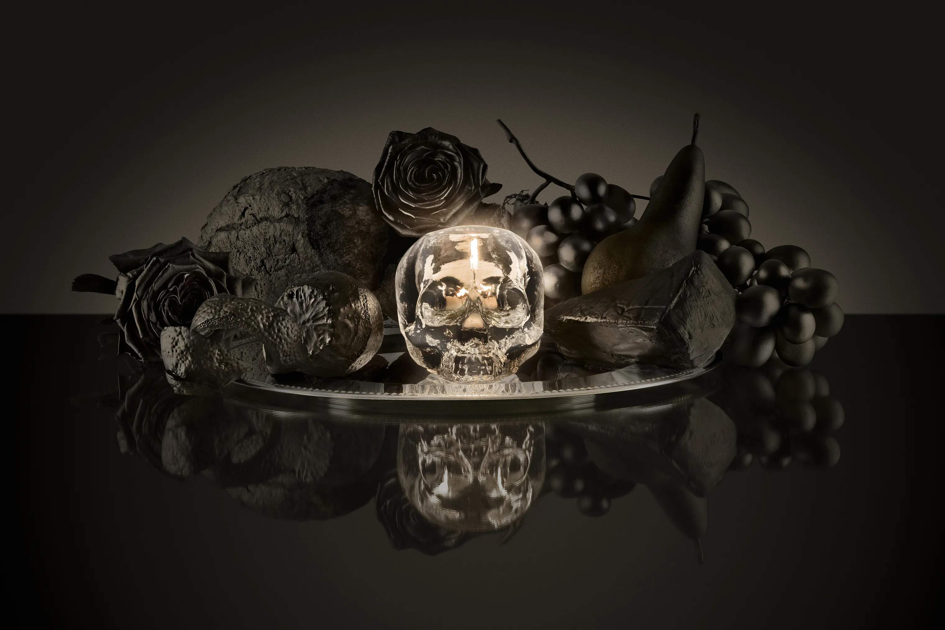 Kosta Boda Fyrfadsstage Still Life Skull Lysestage i Sølvfarvet, 8,5 cm, 2