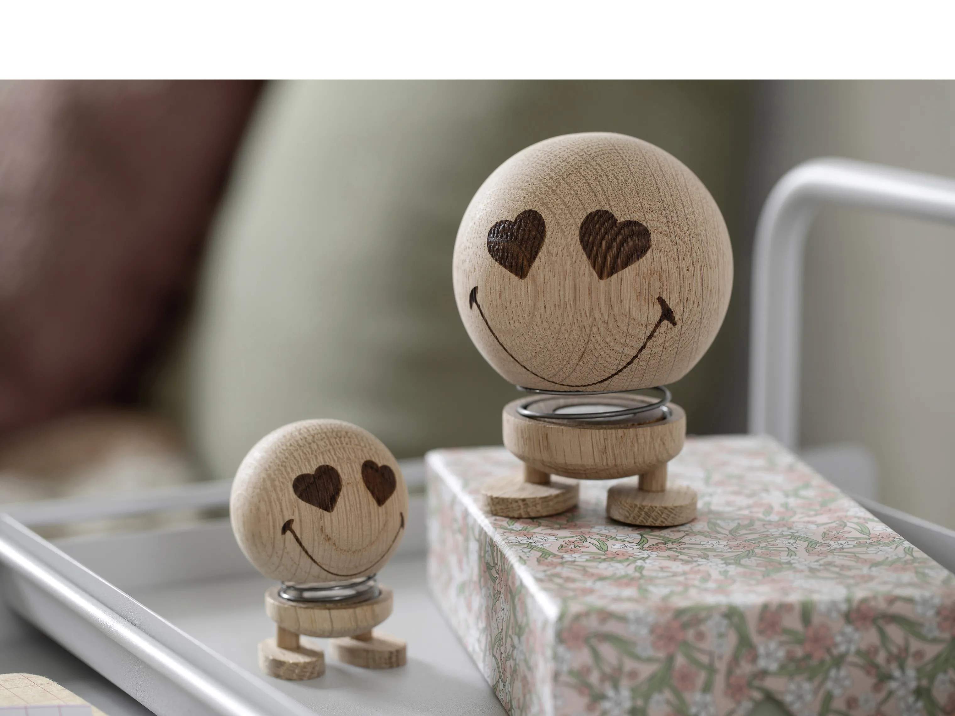 Hoptimist Øvrige figurer Woody - Smiley Love i Raw oak, 6,6 cm, 2