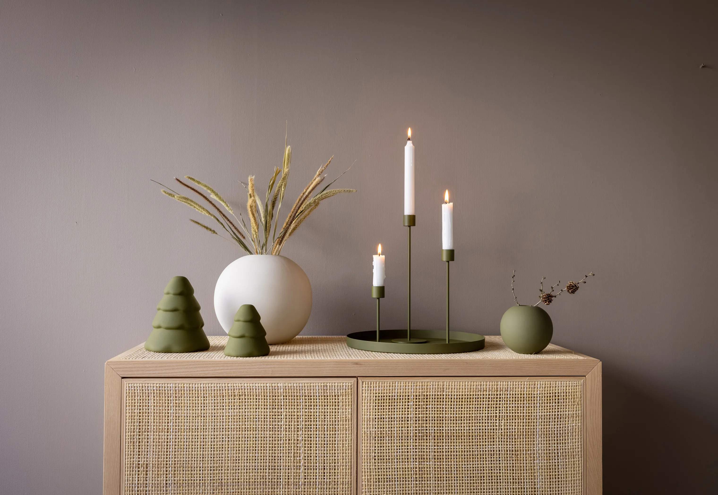 Cooee Kronelysestage Candlestick i Oliven, 21 cm, 2