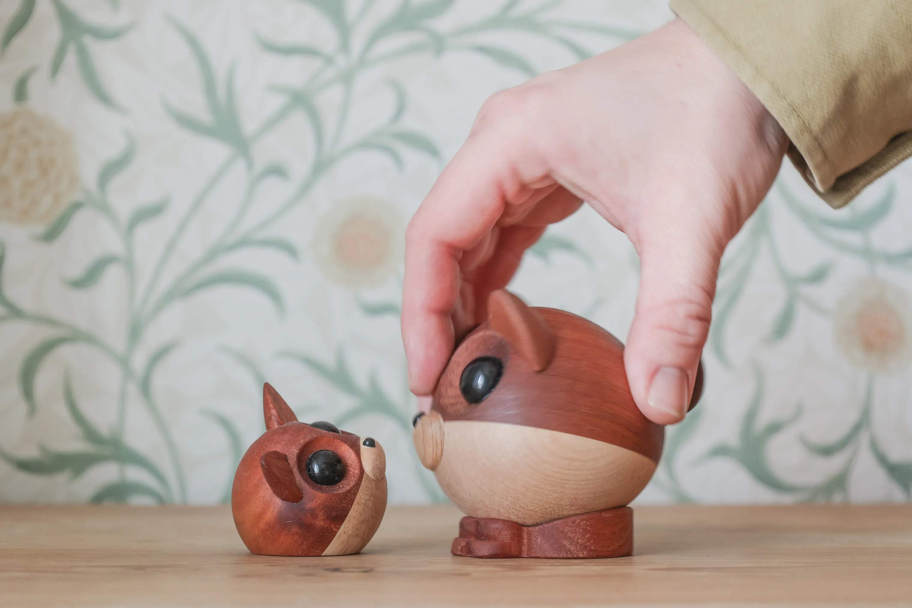 FableWood Dyrefigurer Pick Me Up Ræv - Mikkel i Natur, 2