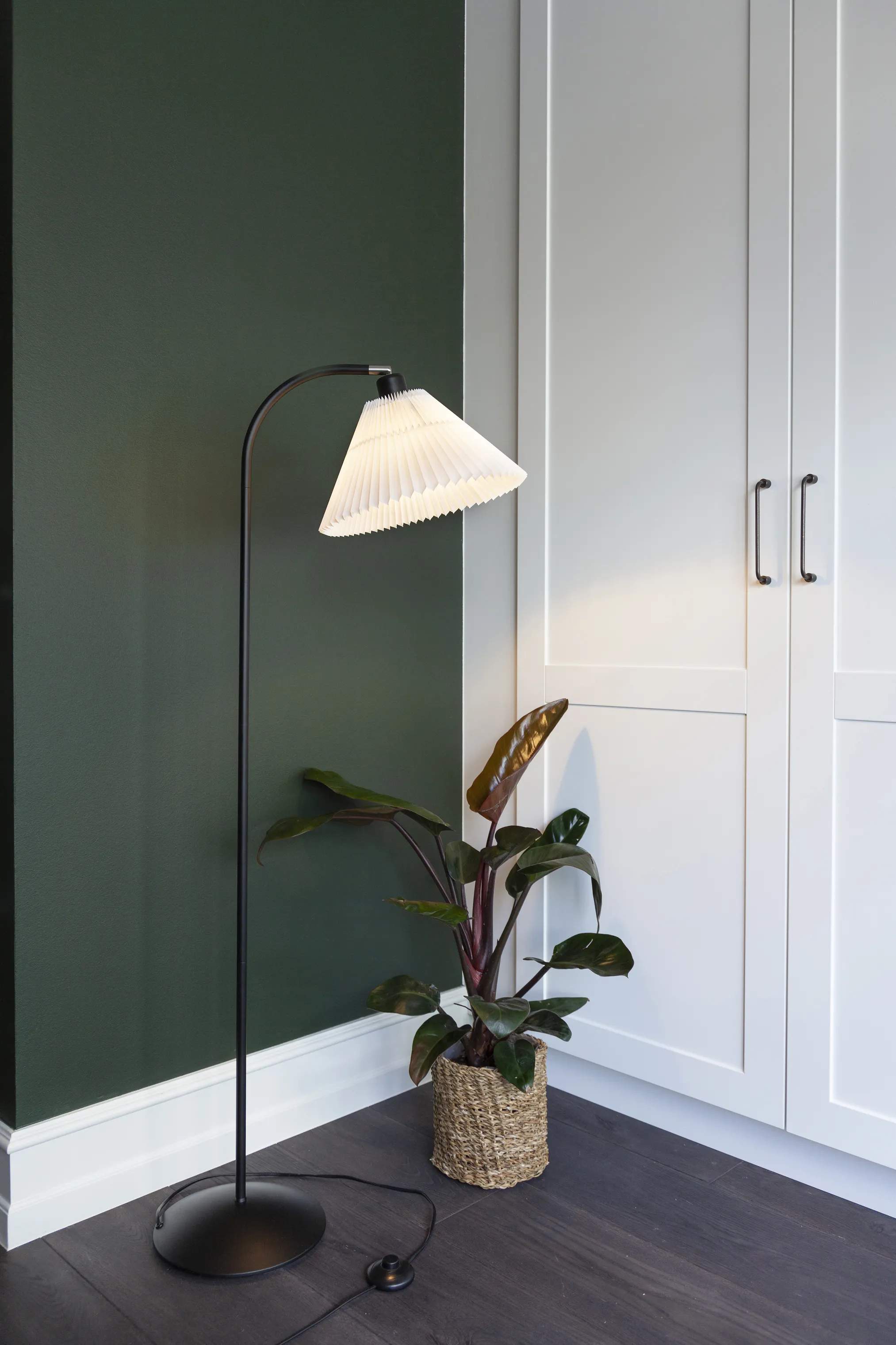 Halo Design Gulvlamper Medina Gulvlampe i hvid/sort, 2