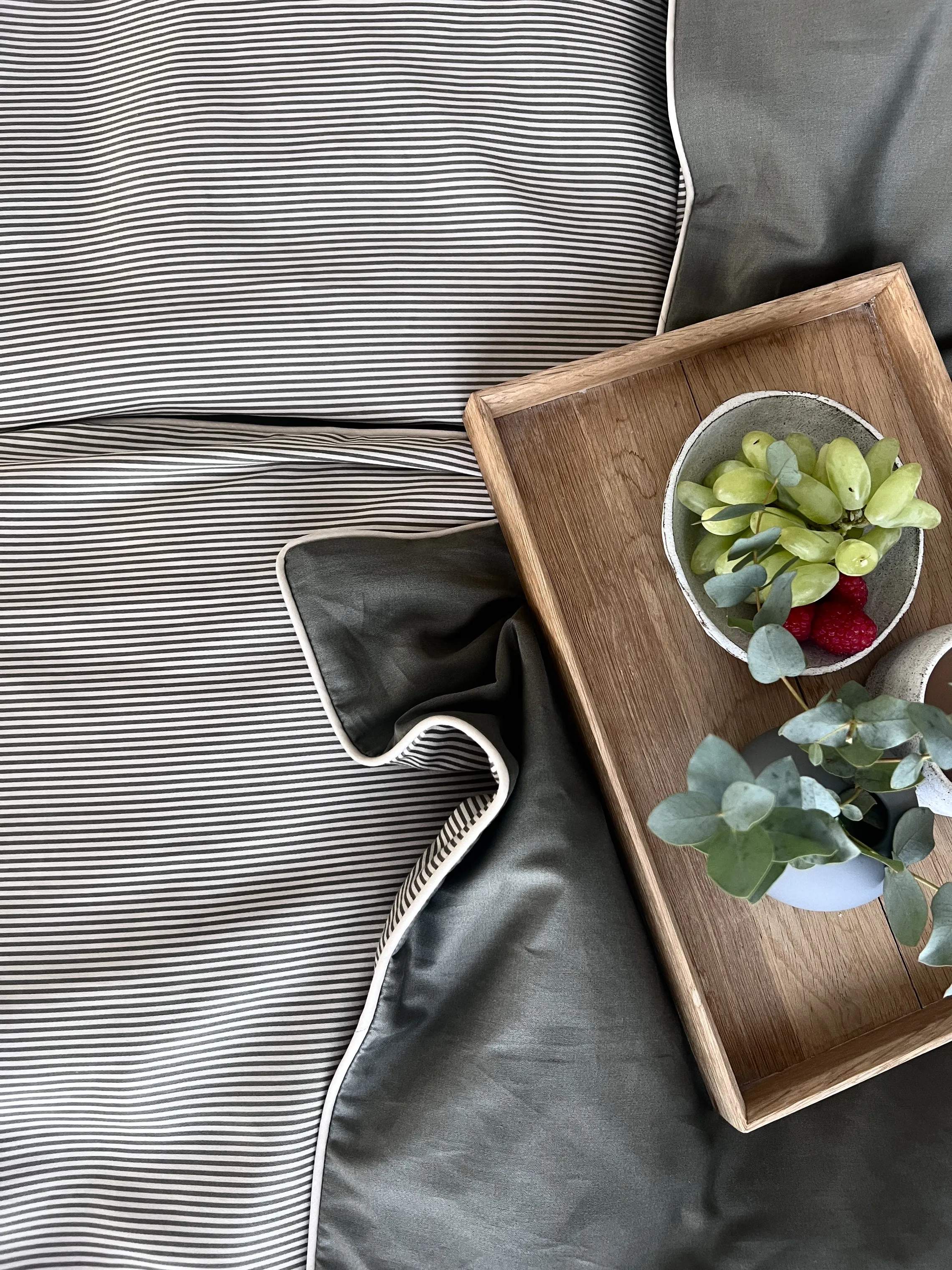 omhu Sengetøj Pin Stripe Sengetøj i Olive/Sand, B140 x L220 cm, 3