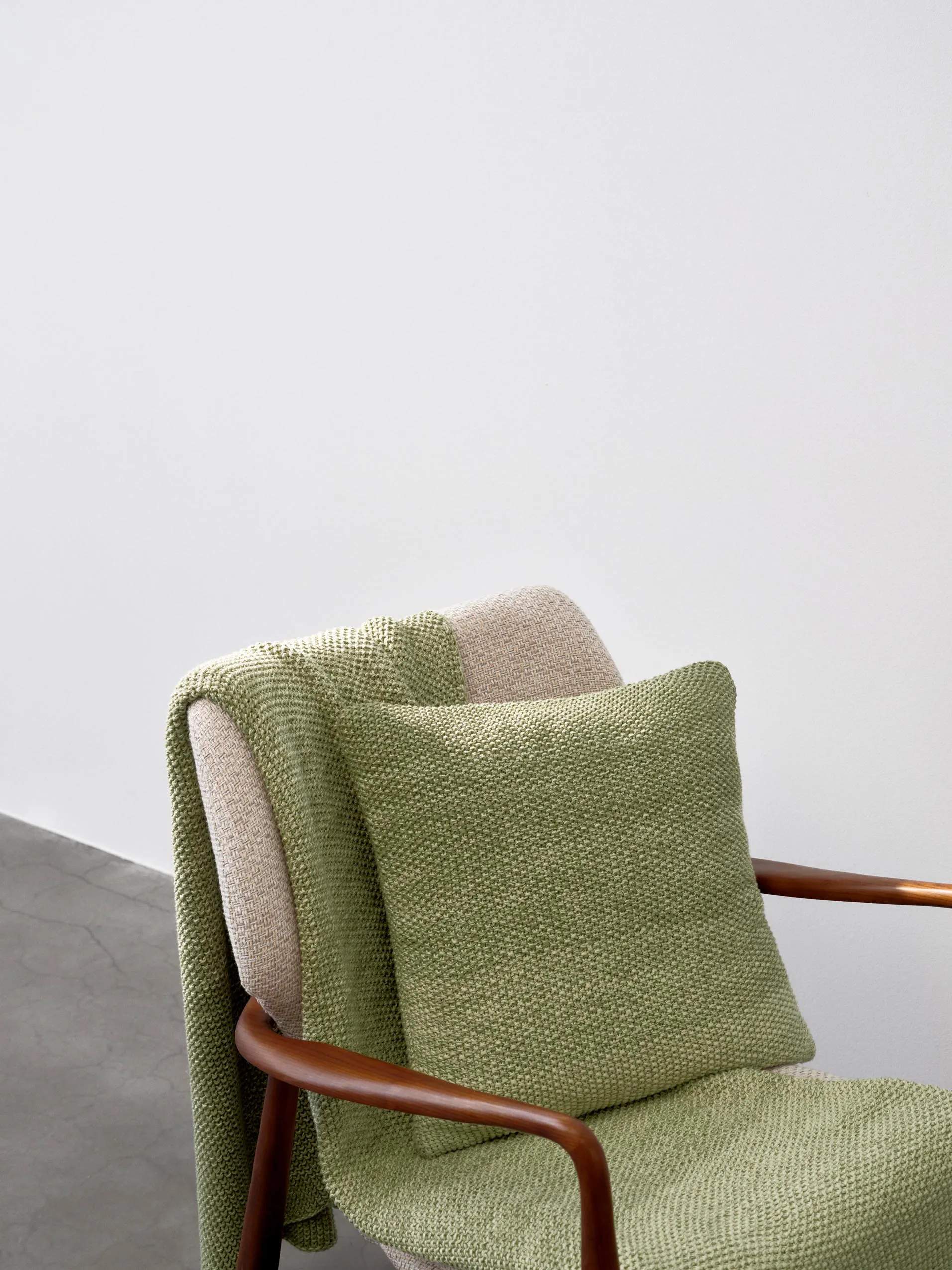 Essenza Pyntepuder Nordic Knit Pyntepude i Moss Green, H13 x B50 x L50 cm, 2