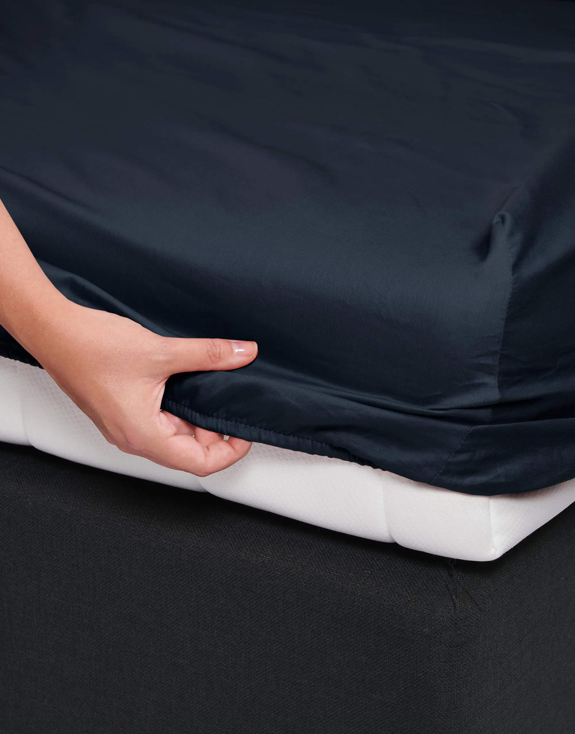 Essenza Lagner Satin Boxlagen i Nightblue, B140 x L200 cm, 2