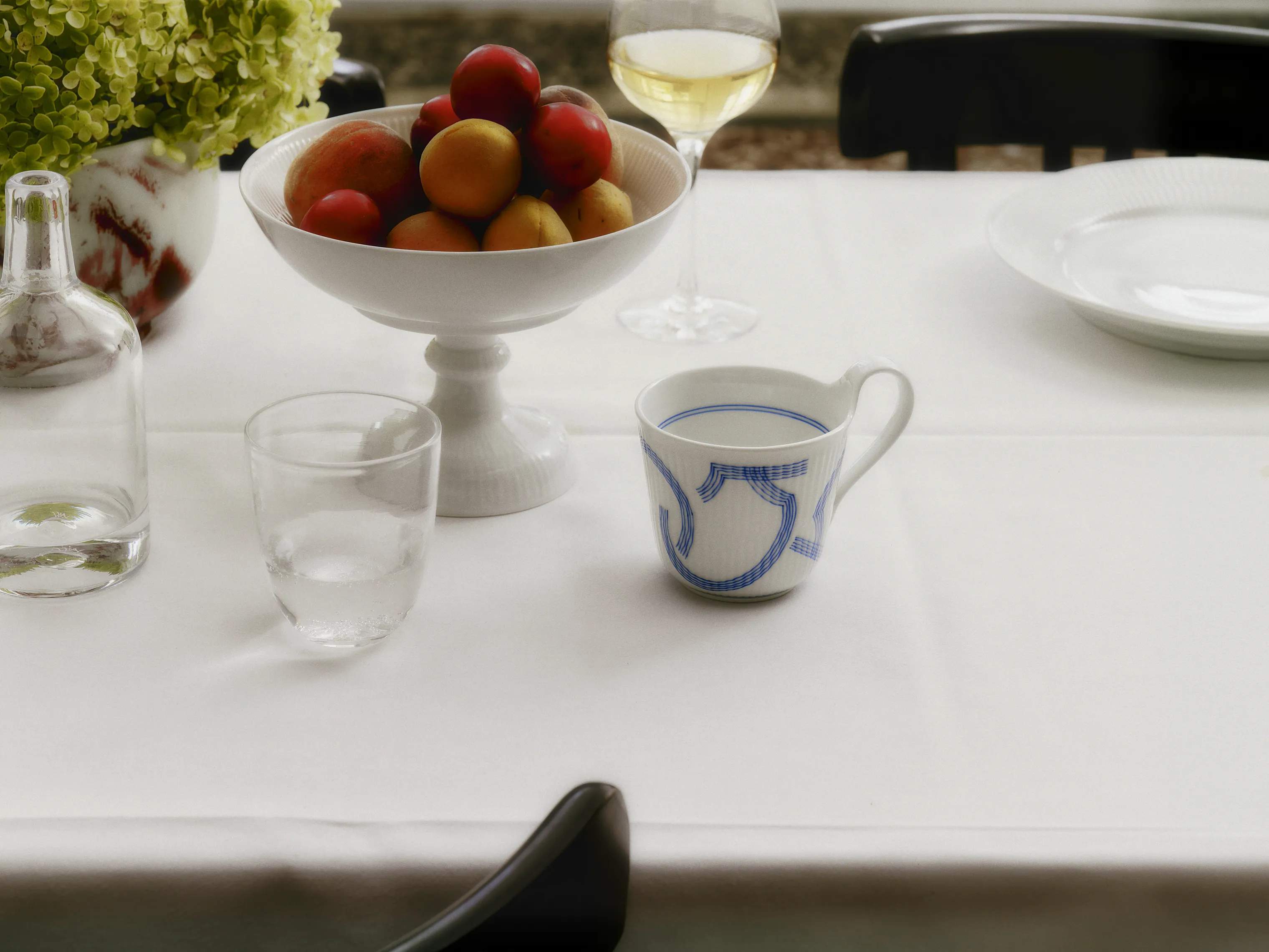 Royal Copenhagen Krus og kopper med hank Motif Højhankskrus i Koboltblå/hvid, 2