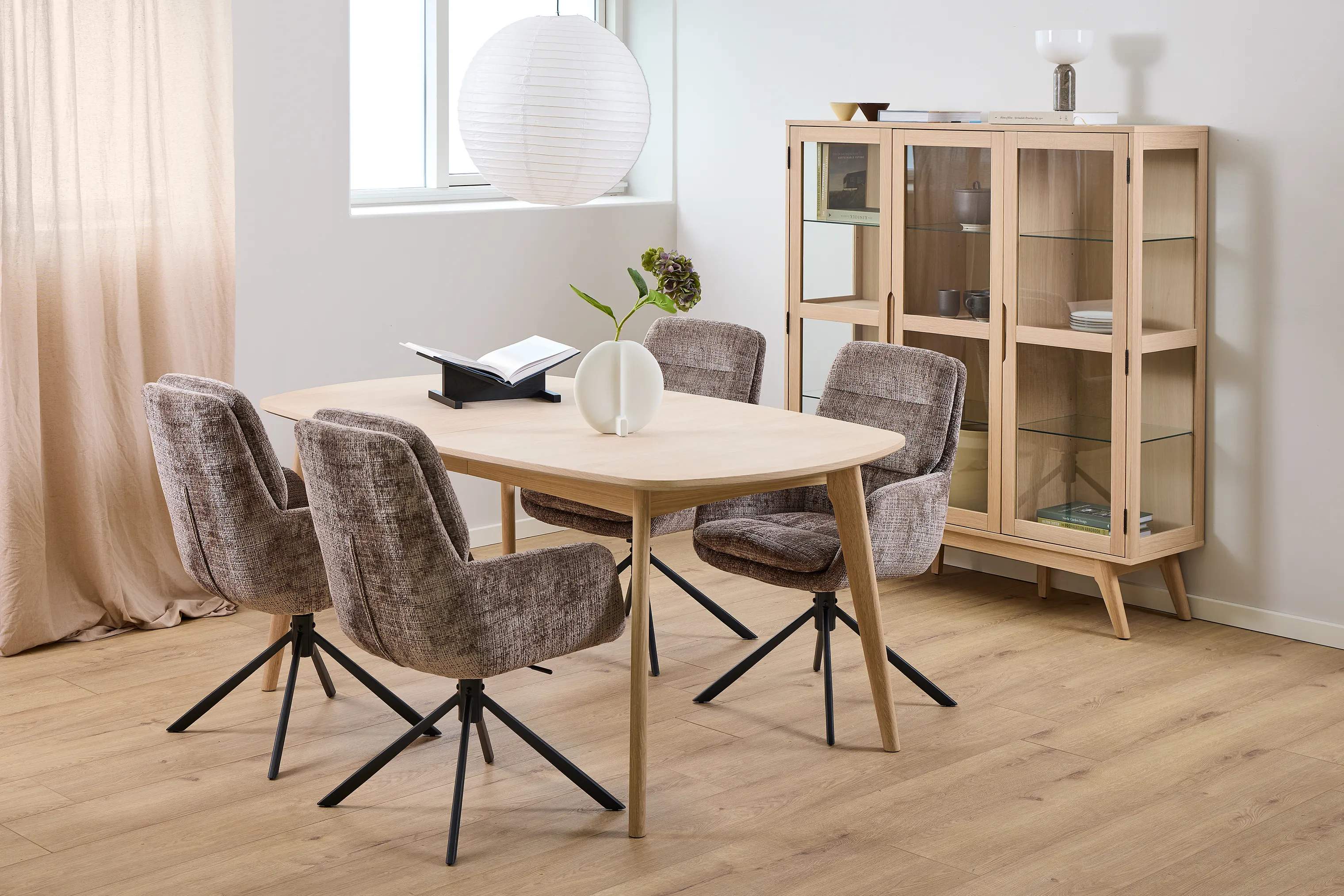 CASA Living Skabe Marte Vitrineskab i H148 x B140 cm, 5