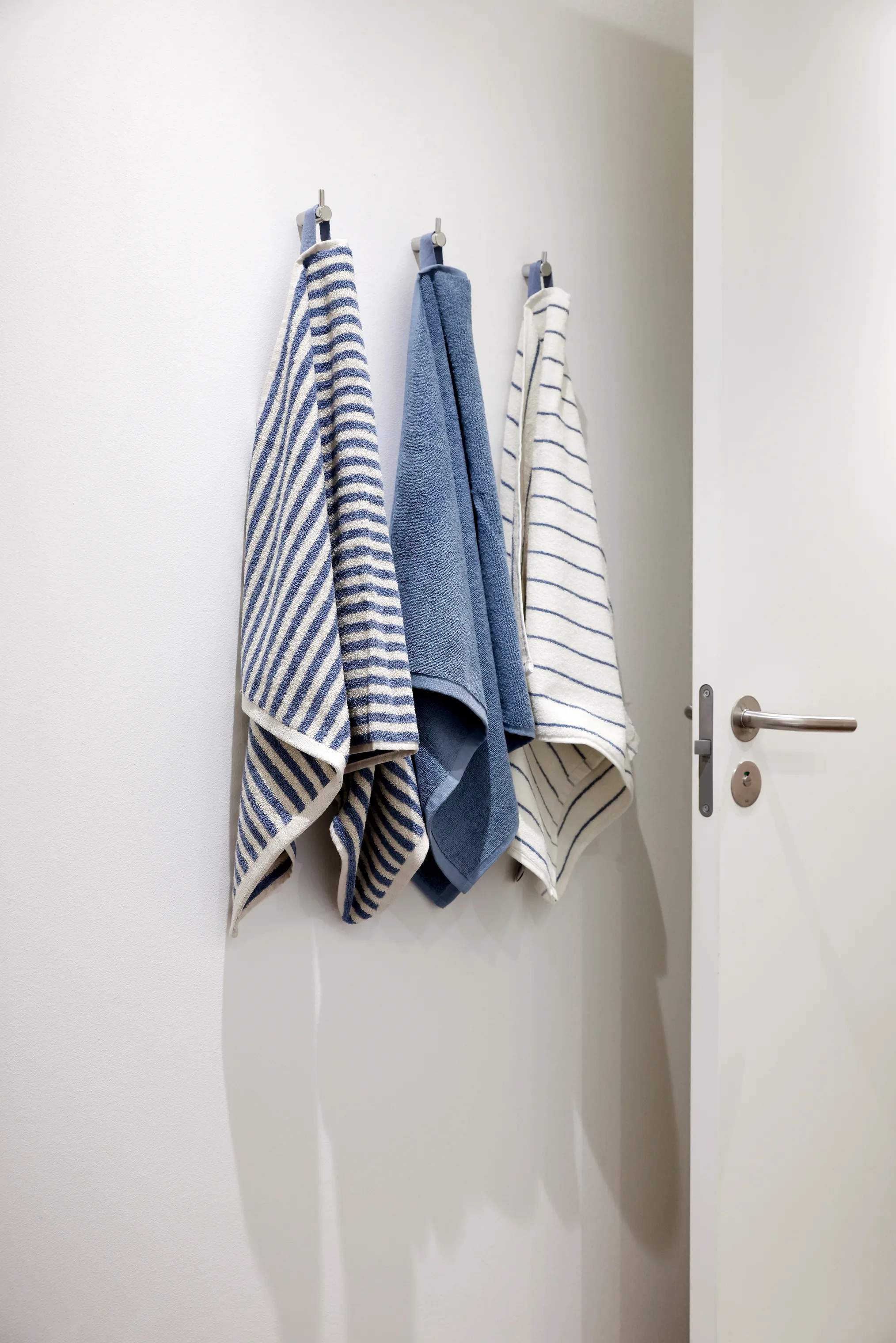 CASA Living Håndklæder Charmant Håndklæde i Blå bred stribe, B50 x L100 cm, 2