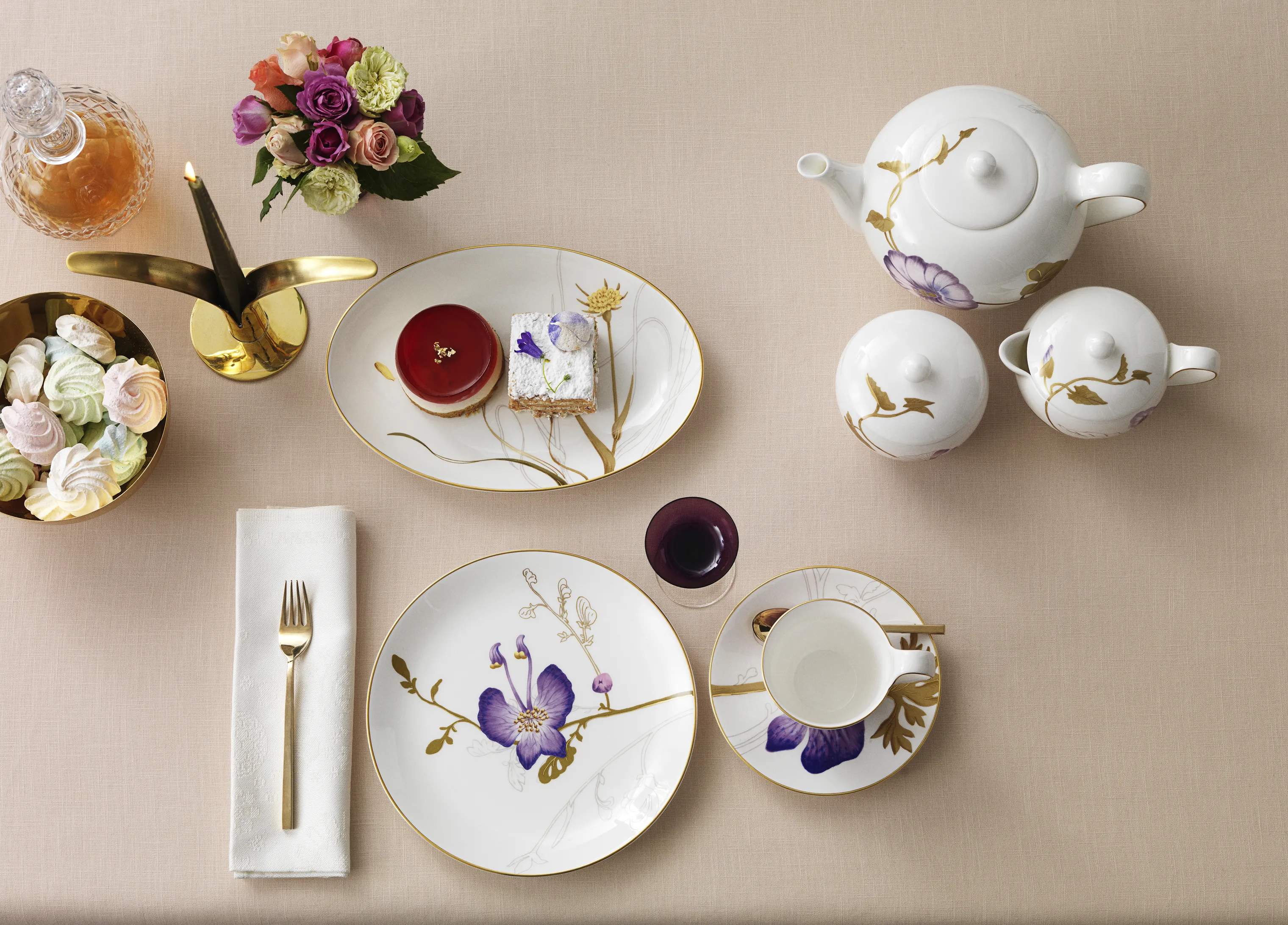 Royal Copenhagen Frokosttallerkener Flora Tallerken - Stedmoderblomst i Stedmoderblomst, 22 cm, 2
