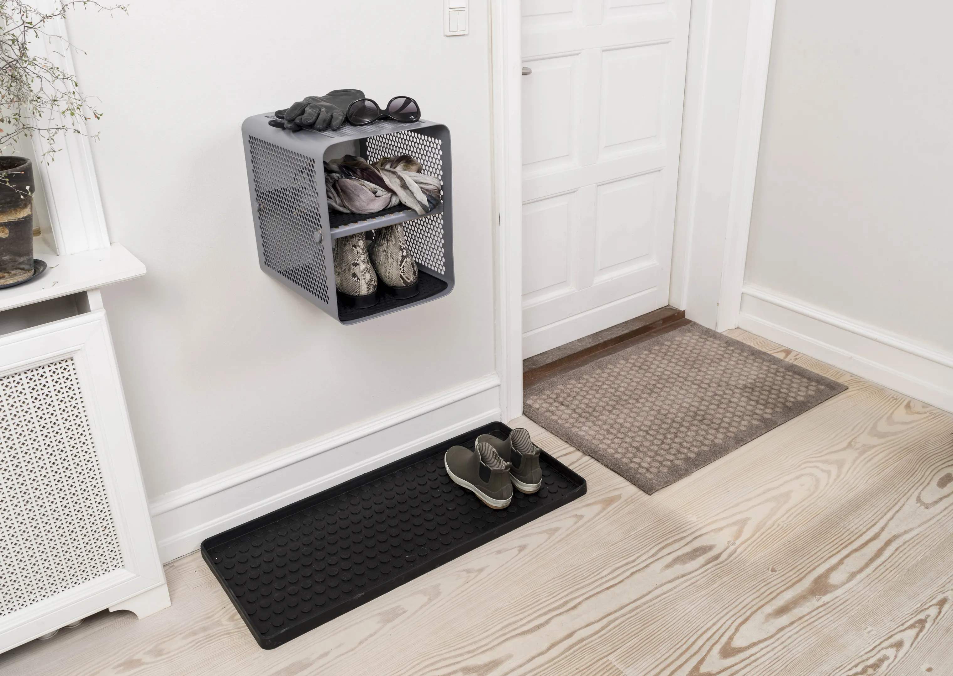 Tica Copenhagen Dørmåtter Dot Skobakke i Sort, B38 x L88 cm, 2