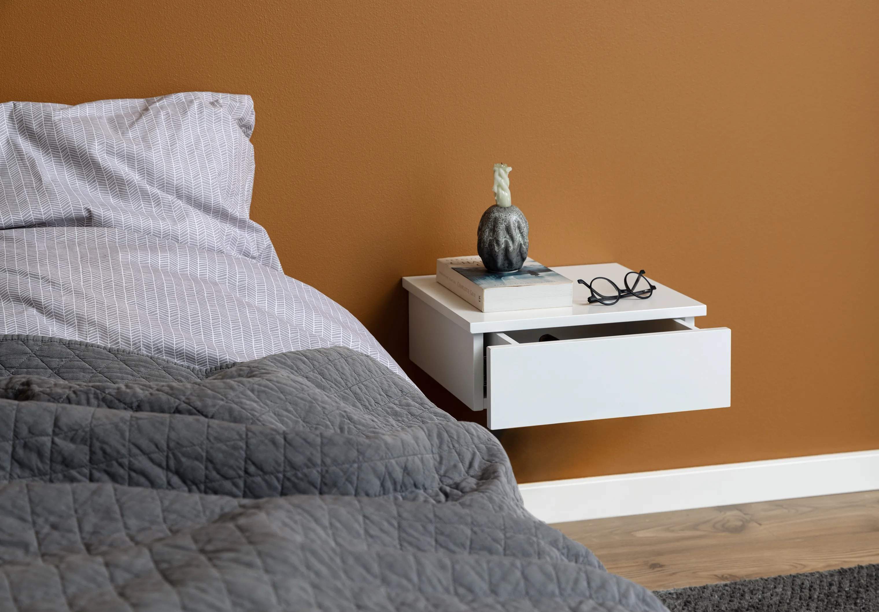 CASA Living Sengeborde Avignon Natbord i Hvid, 13 cm, 2