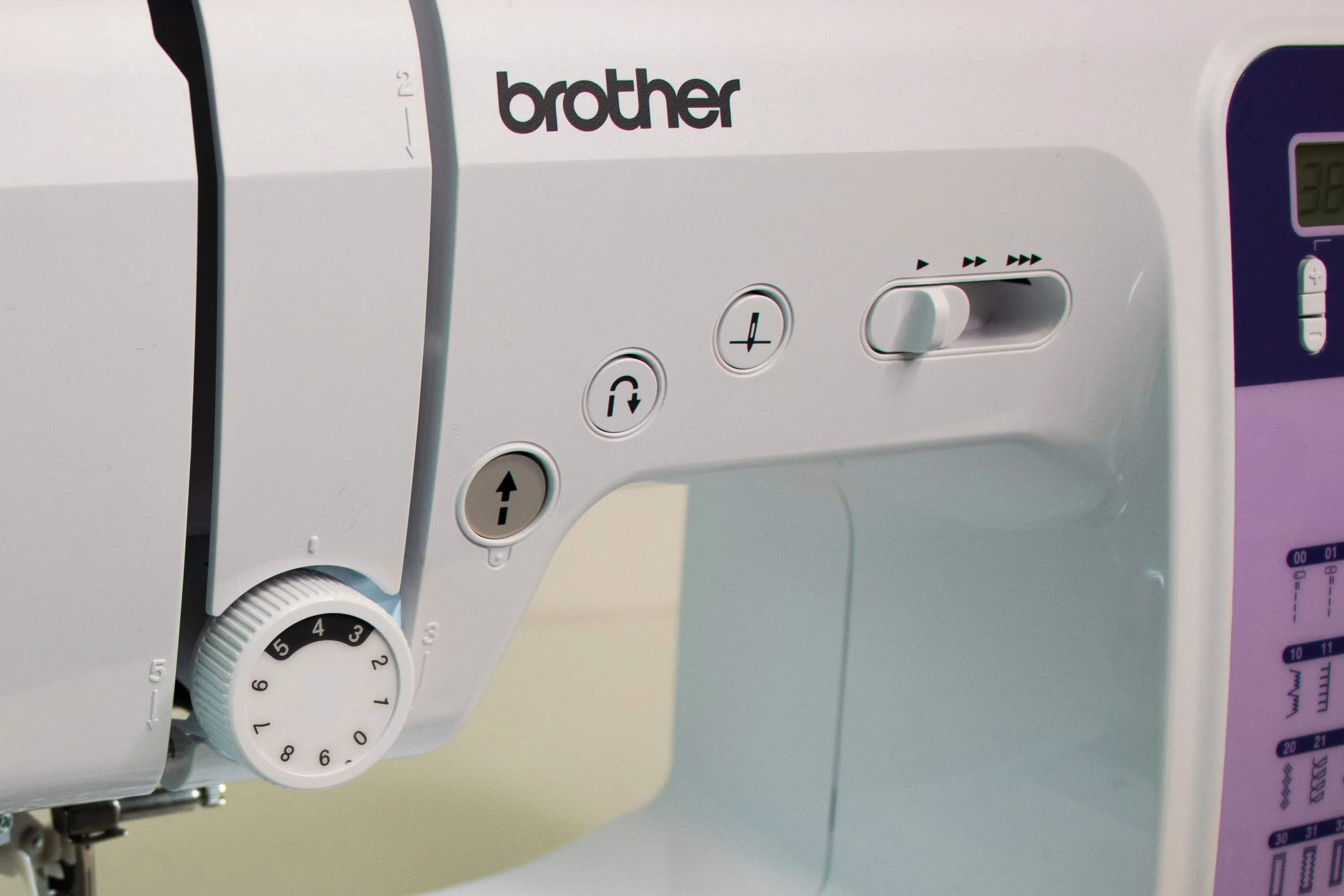 Brother Symaskiner FS70WTX Symaskine i Hvid, 3