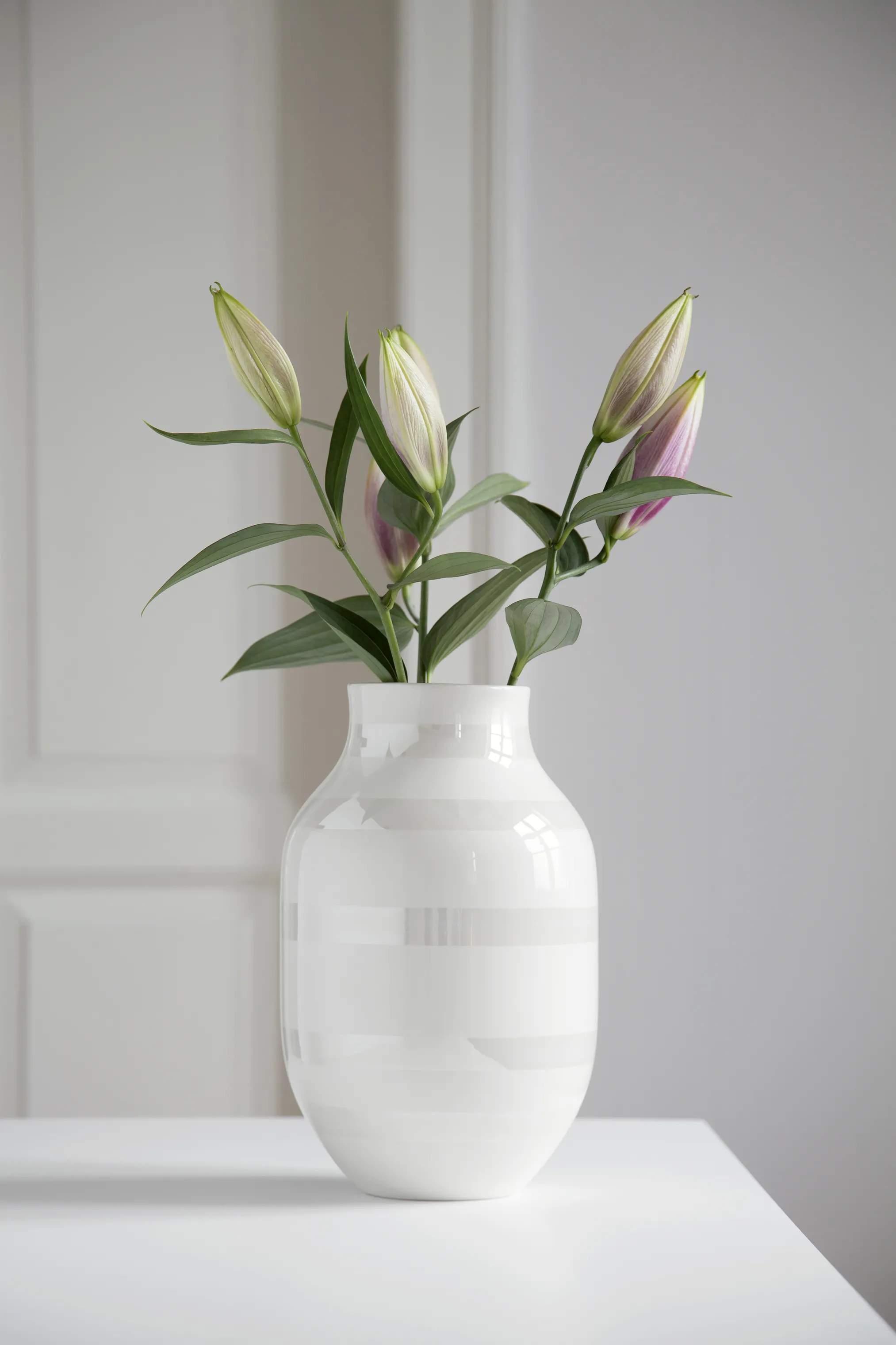 Kähler Vaser Omaggio Vase i Hvid/perlemor, H30 x Ø19,5 cm, 2