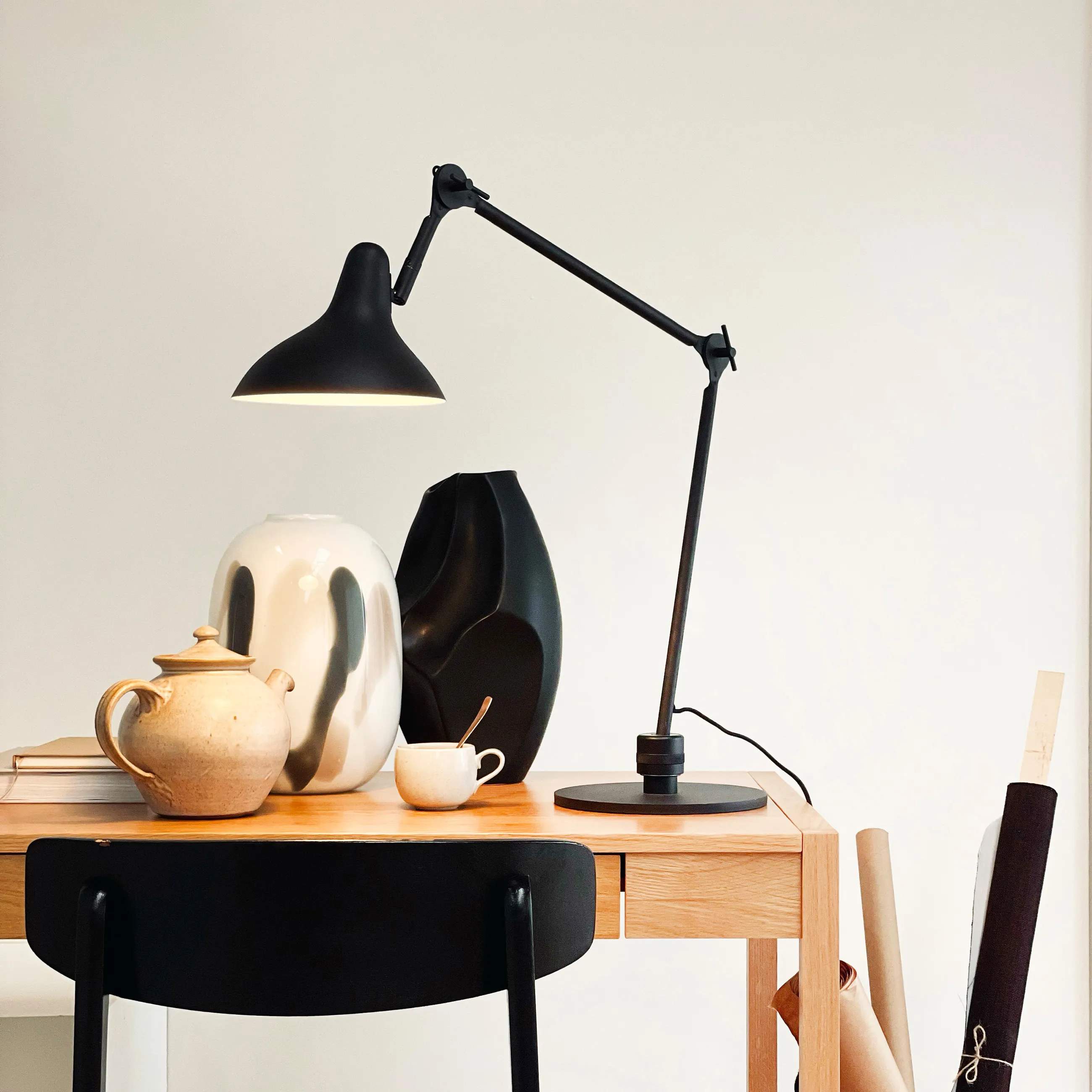 Dyberg Larsen Bordlamper Lotus Bordlampe i Sort, 2