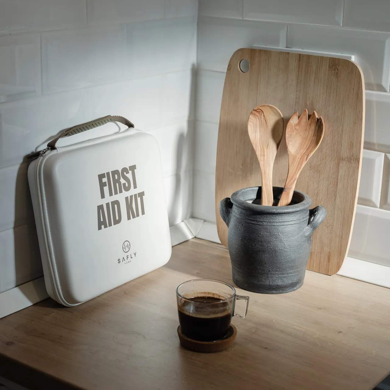Safly Rengøringsmidler Home Førstehjælpskasse i Hvid, H8,4 x L28 cm, 3