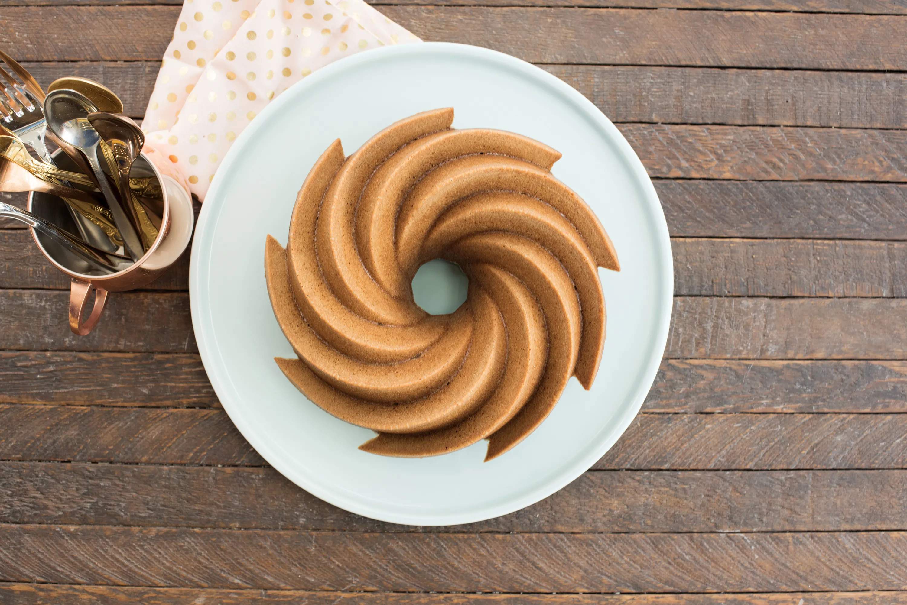 Nordic Ware Øvrige bageforme Heritage Bundt Kageform i Guldfarvet, 2