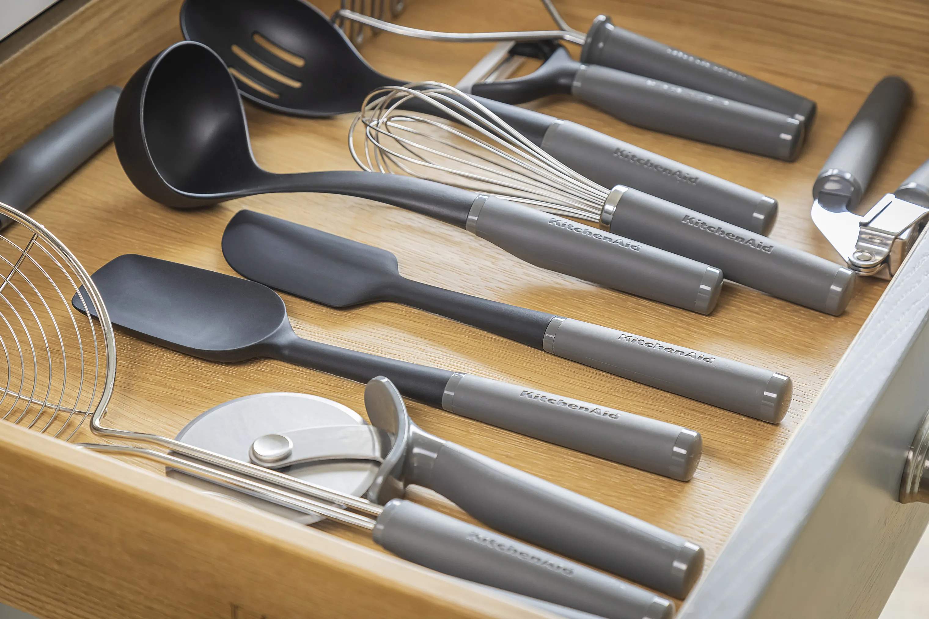 KitchenAid Bageredskaber Coreline Soft Grip Dejskraber i Grey, 3