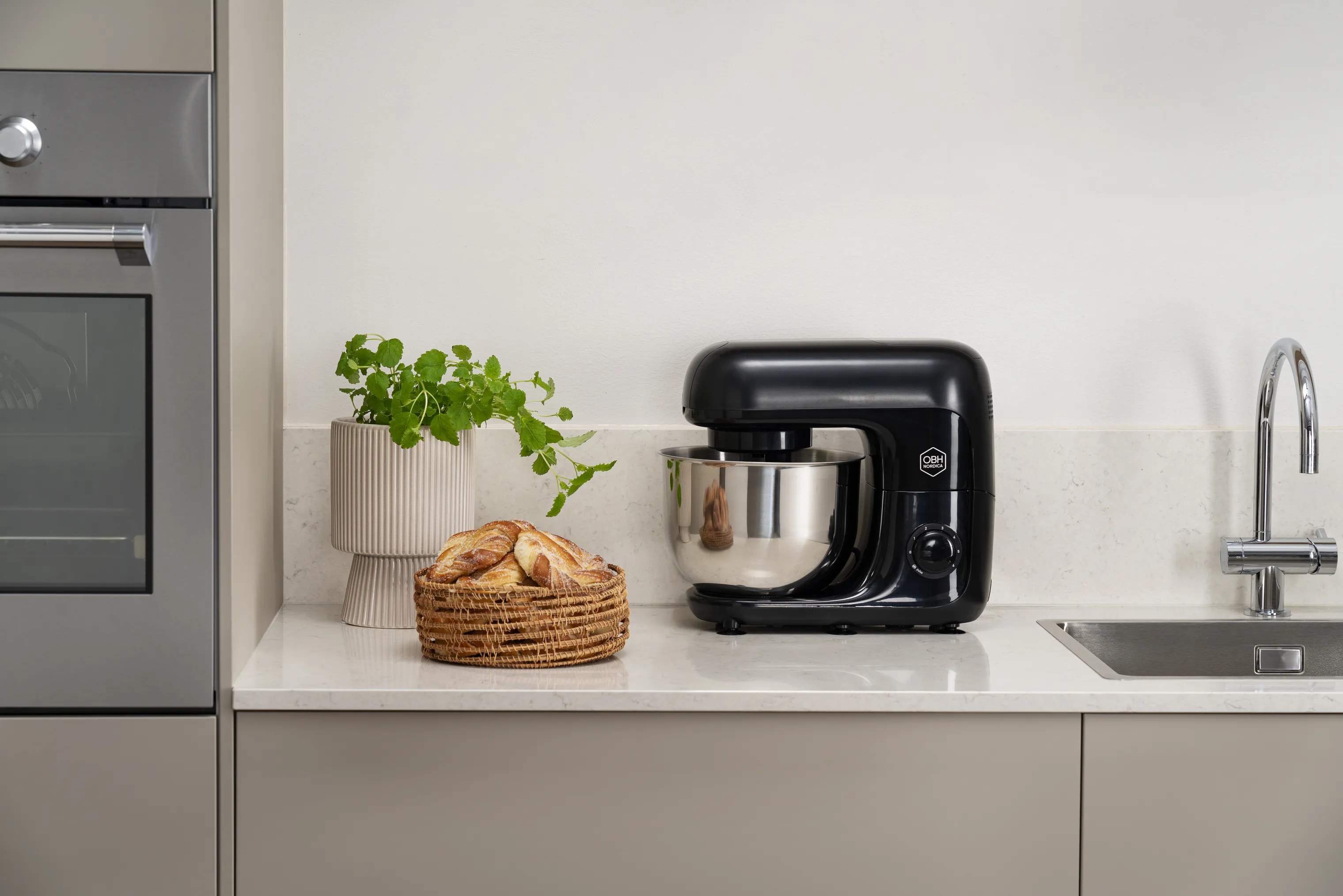 OBH Nordica Røremaskiner Køkkenmaskine Bake Essential i Sort, 5