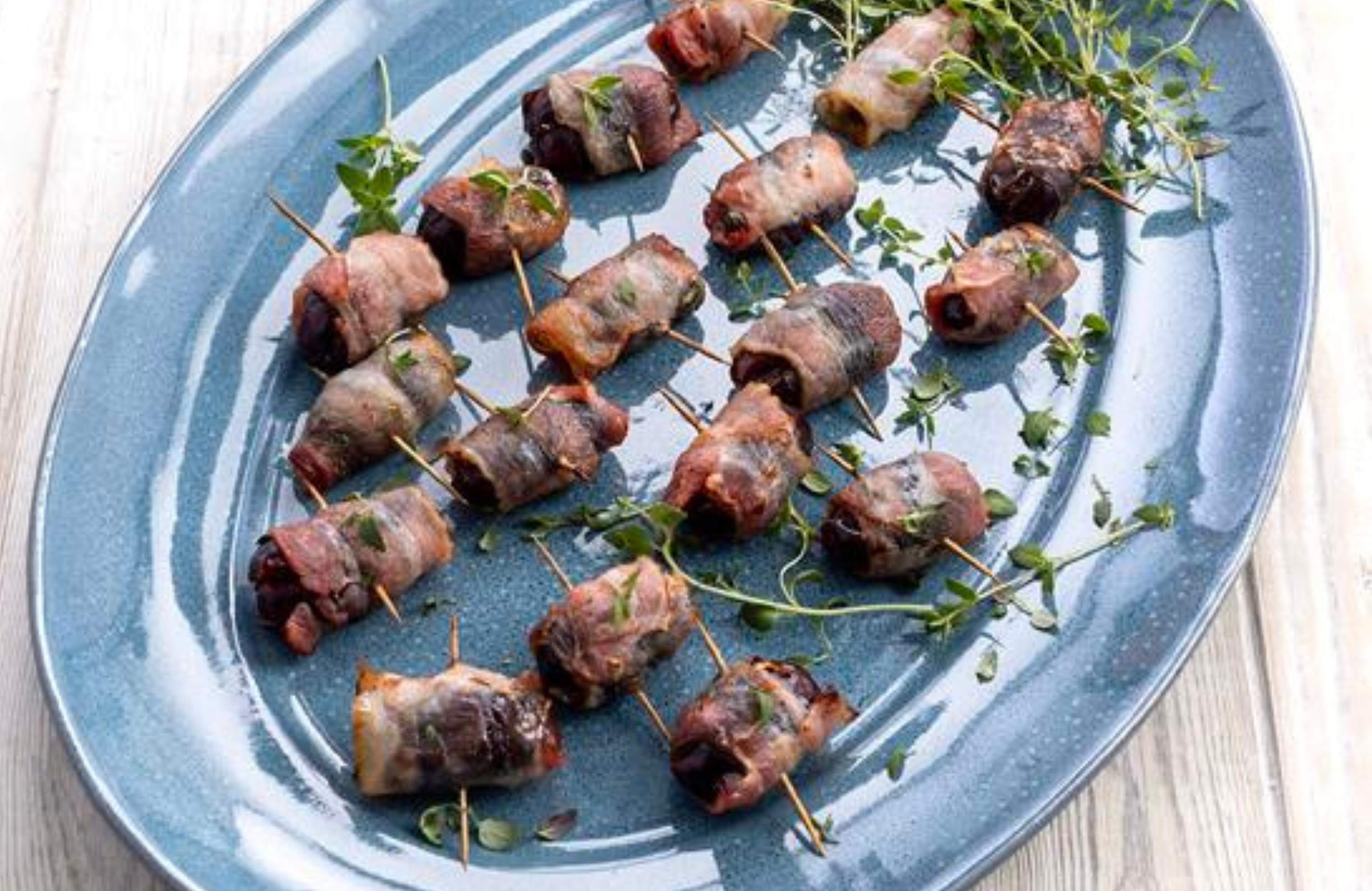 dadler i bacon opskrift