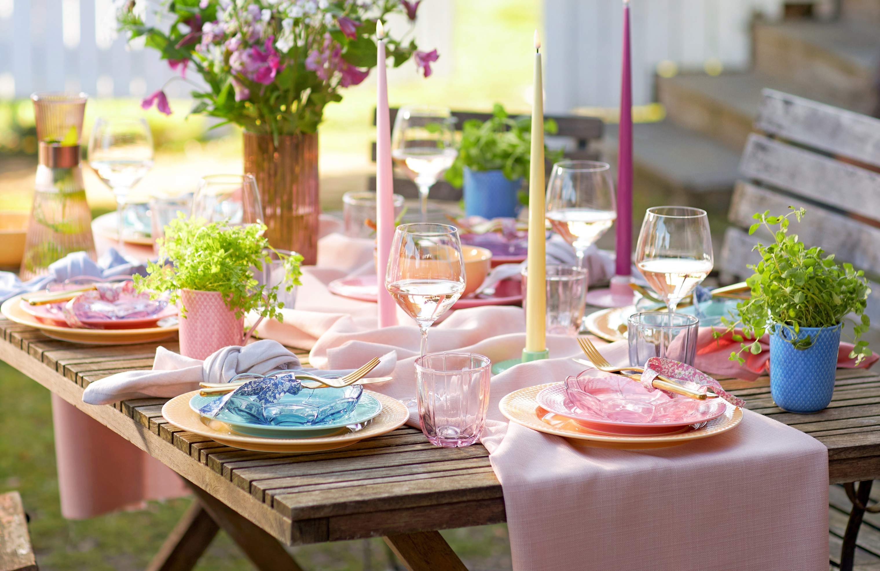 Borddækning med holmegaard Lily glas og Rhombe Color stel