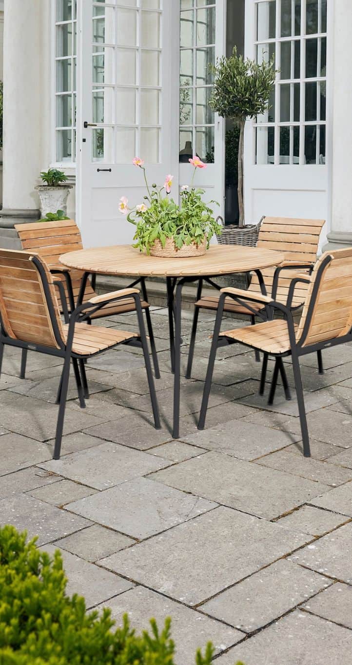Terrasse med havemøbelsæt fra Mandalays Bellevue-serie