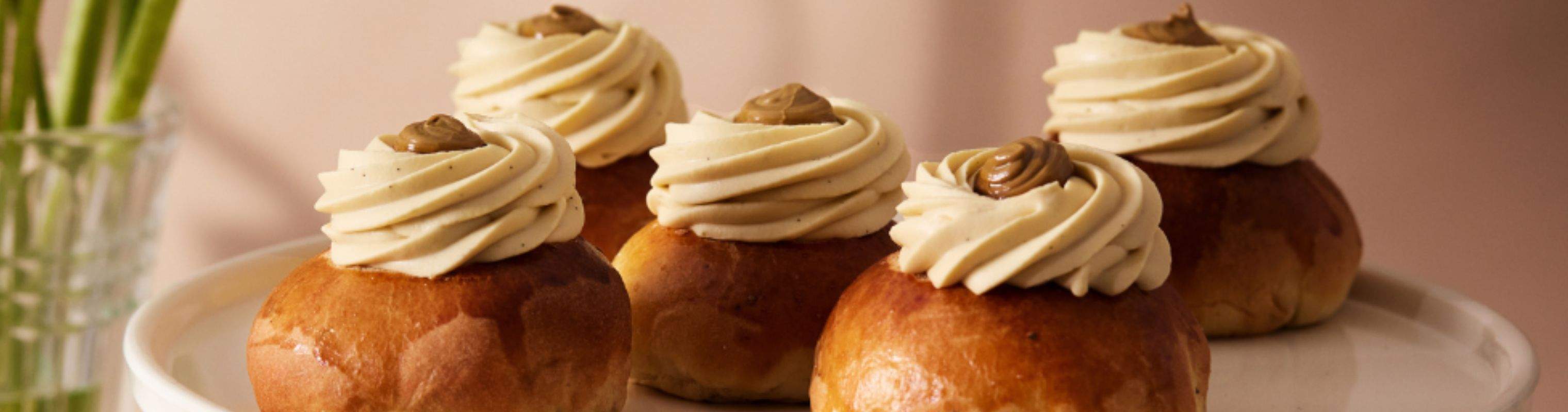 Fastelavnsboller med pistaciecreme